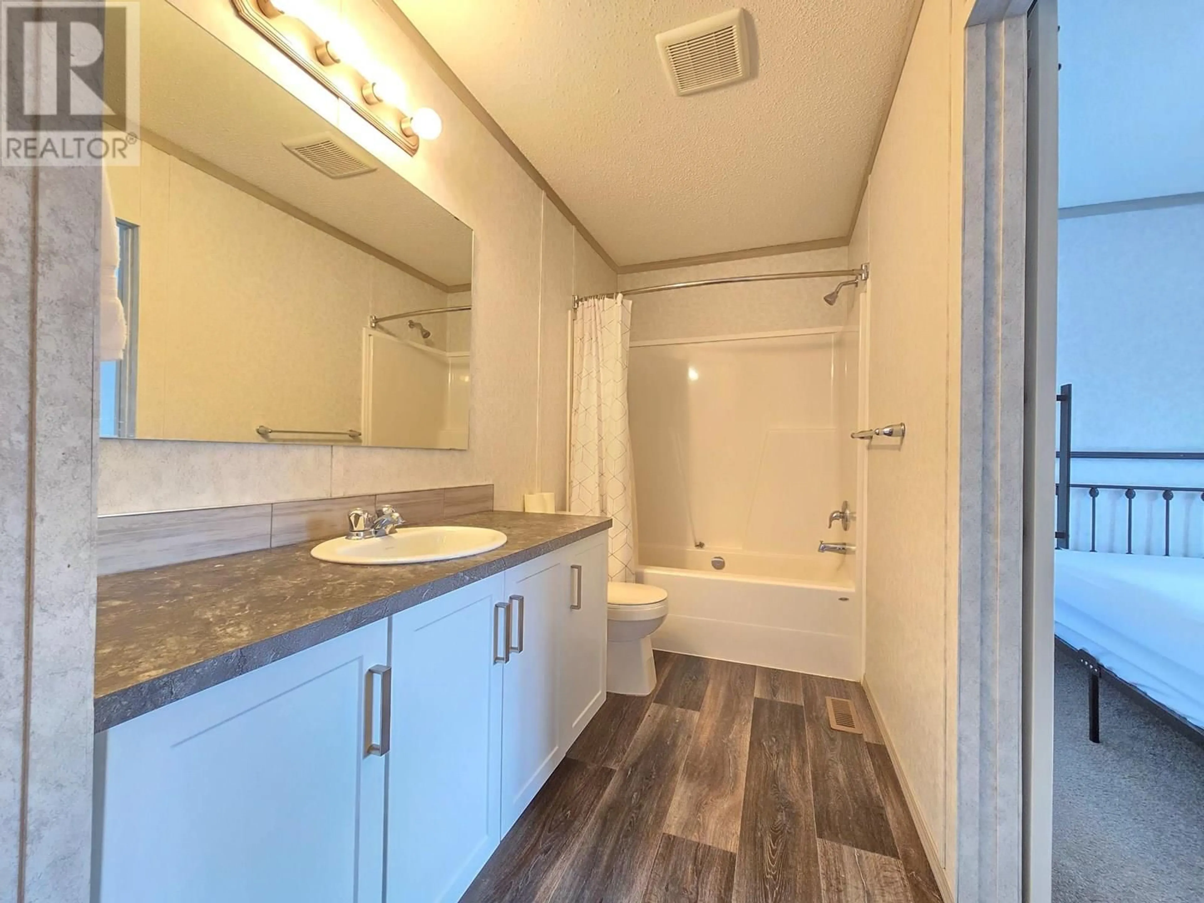 Standard bathroom, unknown for 3 - 2135 14TH AVENUE, Invermere British Columbia V0A1K4