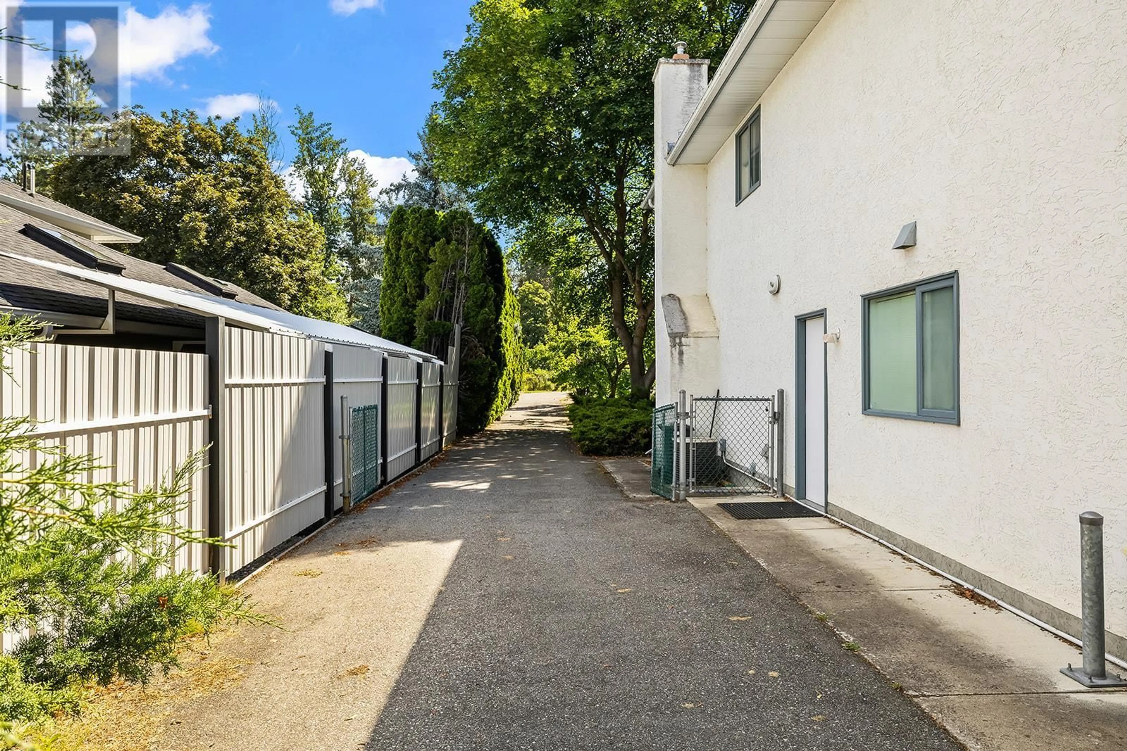A pic from outside/outdoor area/front of a property/back of a property/a pic from drone, street for 2595 MAQUINNA ROAD, Kelowna British Columbia V1W2R9