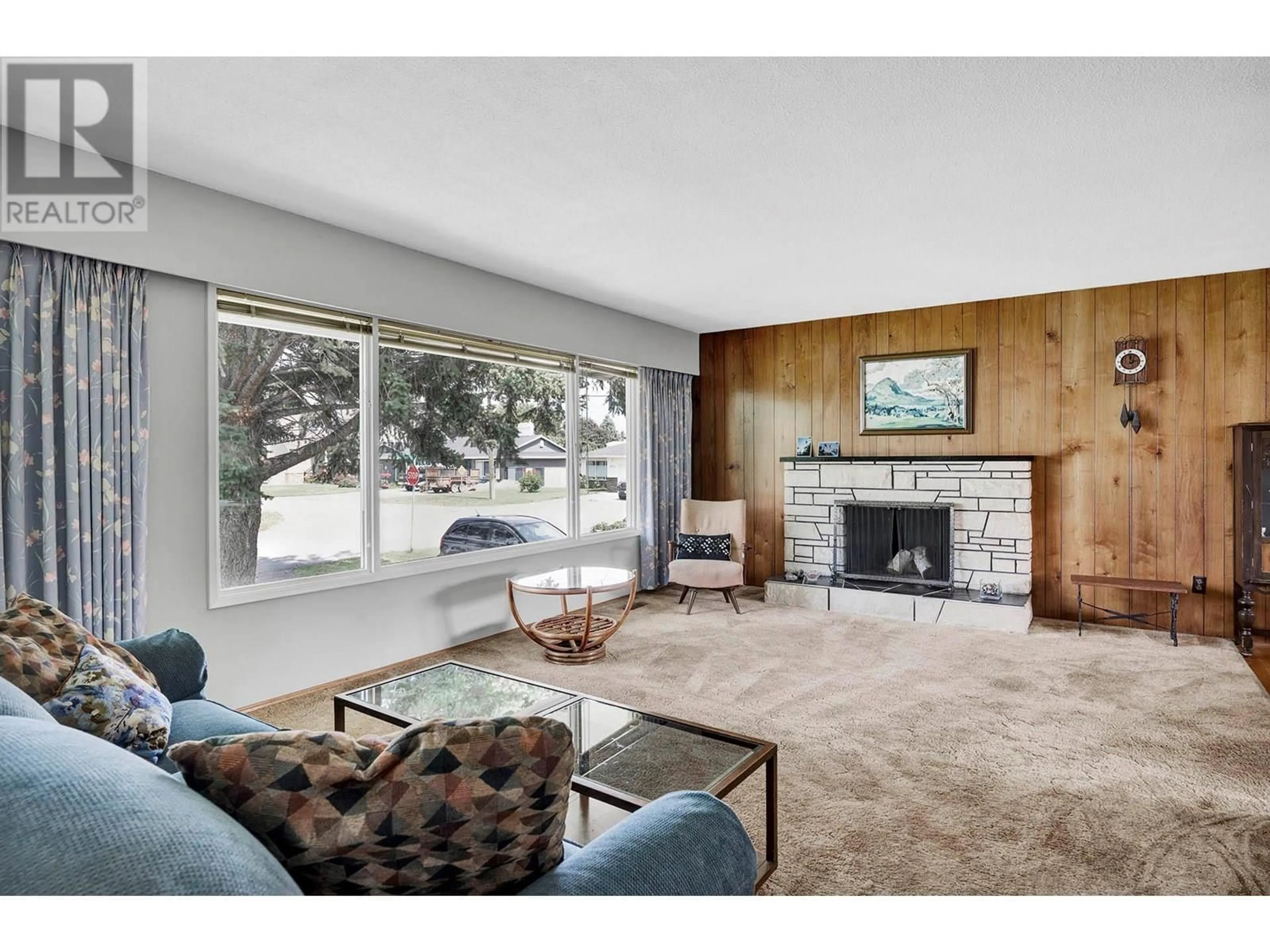Living room with furniture, unknown for 2311 GLENVIEW AVENUE, Kamloops British Columbia V2B4L3