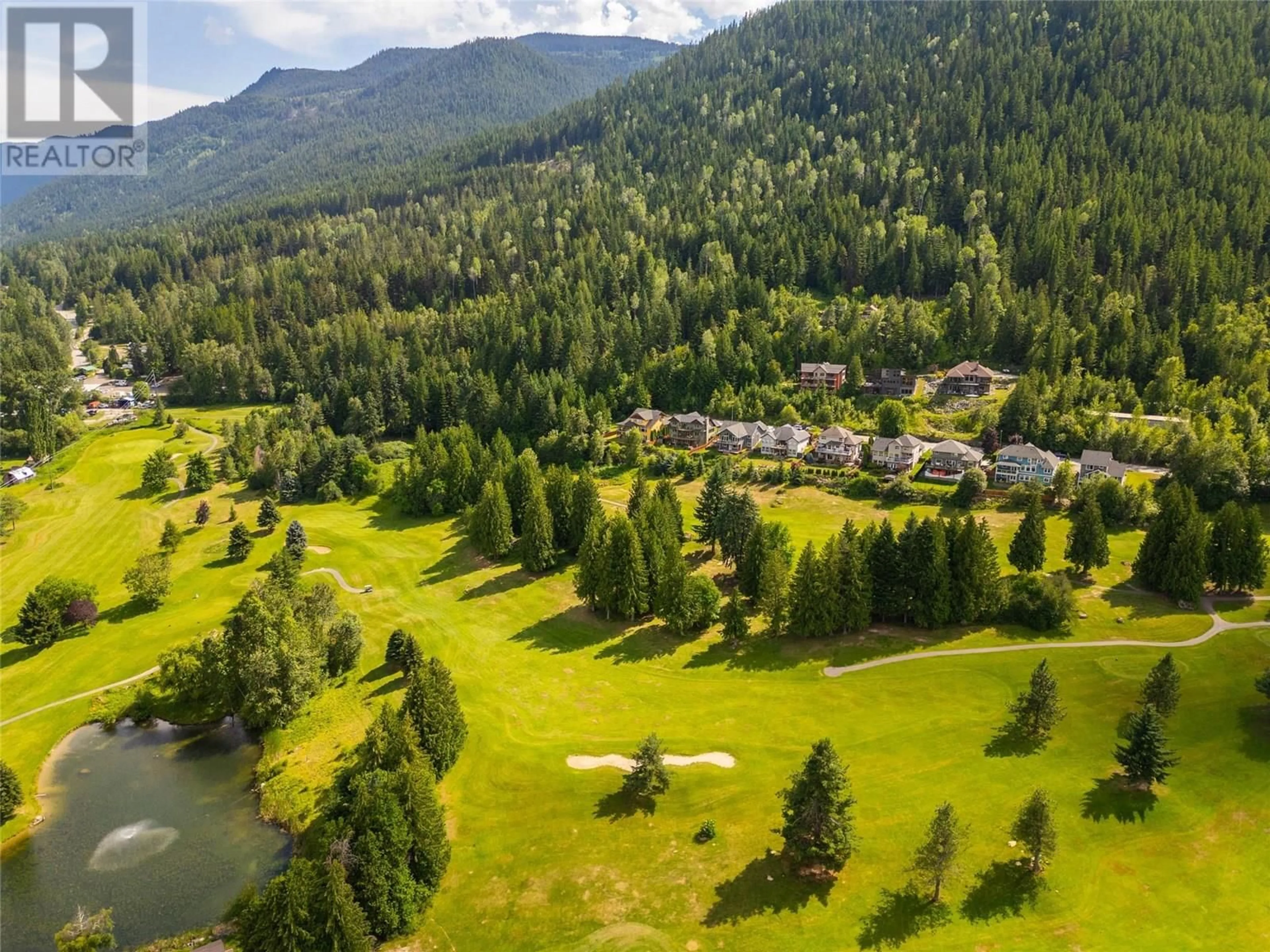 A pic from outside/outdoor area/front of a property/back of a property/a pic from drone, mountain view for 624 FAIRWAY DRIVE, Nelson British Columbia V1L5V1