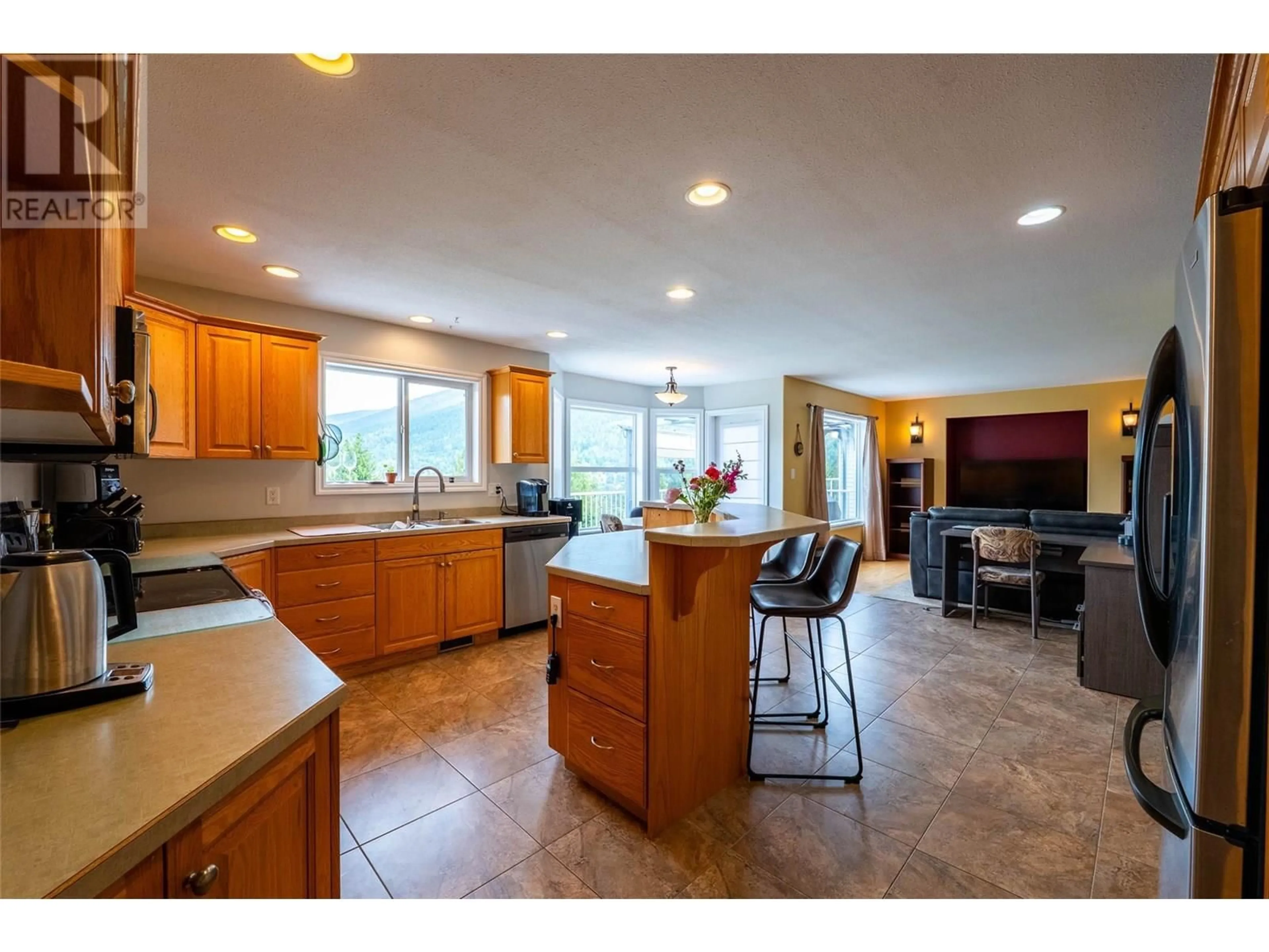 Open concept kitchen, ceramic/tile floor for 624 FAIRWAY DRIVE, Nelson British Columbia V1L5V1