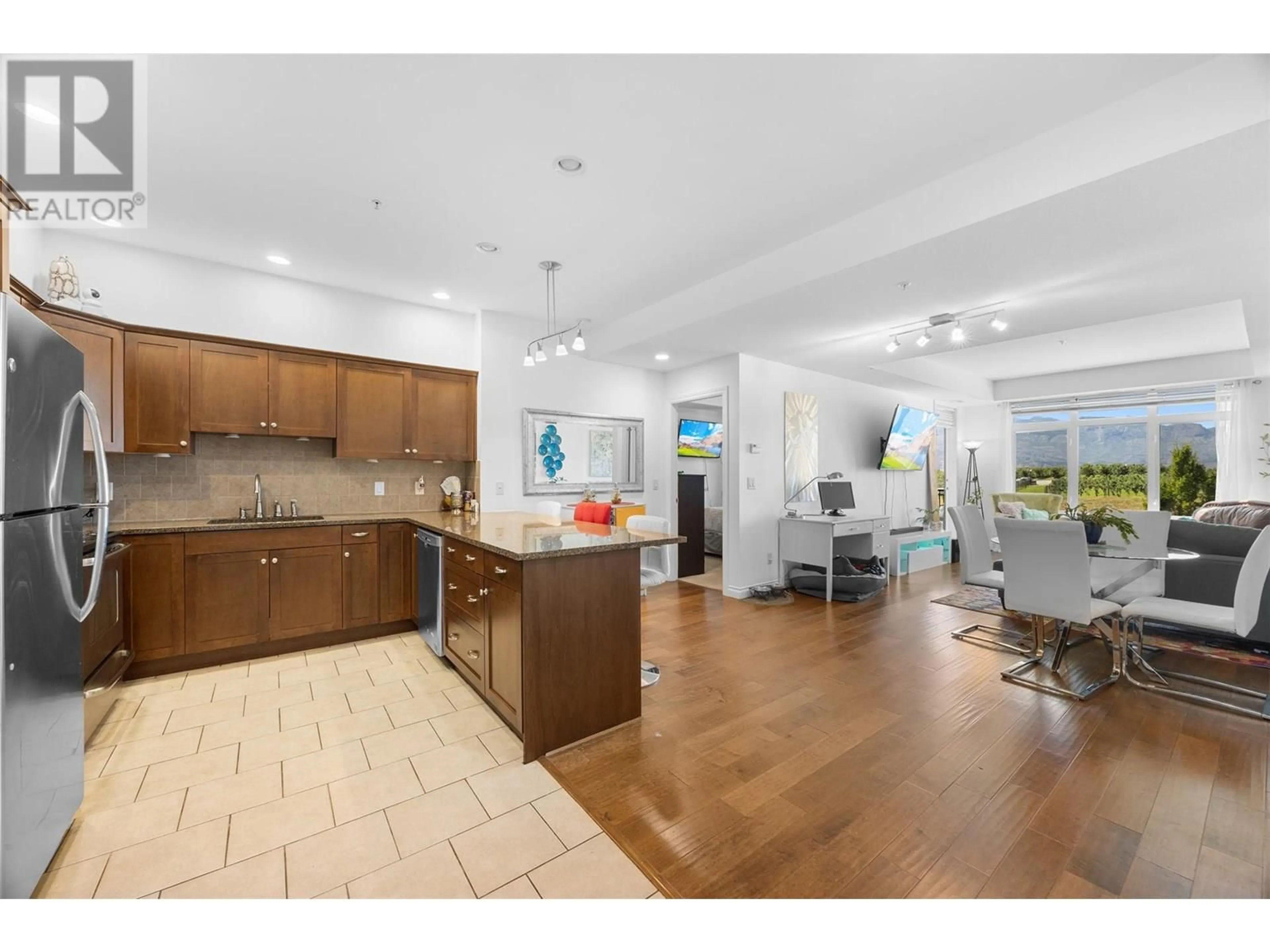 Open concept kitchen, ceramic/tile floor for 4304 - 3842 OLD OKANAGAN HIGHWAY, West Kelowna British Columbia V4T3G7