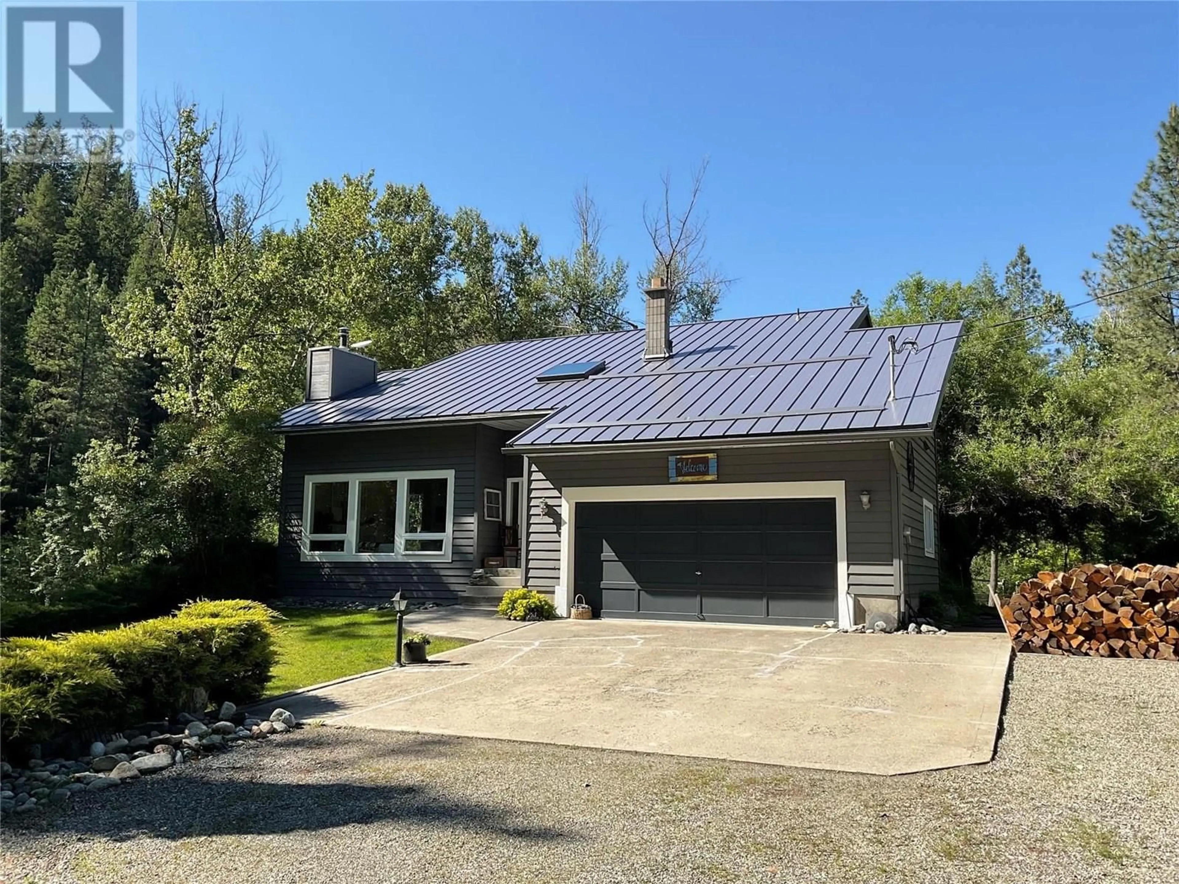Home with vinyl exterior material, street for 1920 3 HIGHWAY, Midway British Columbia V0H1M0