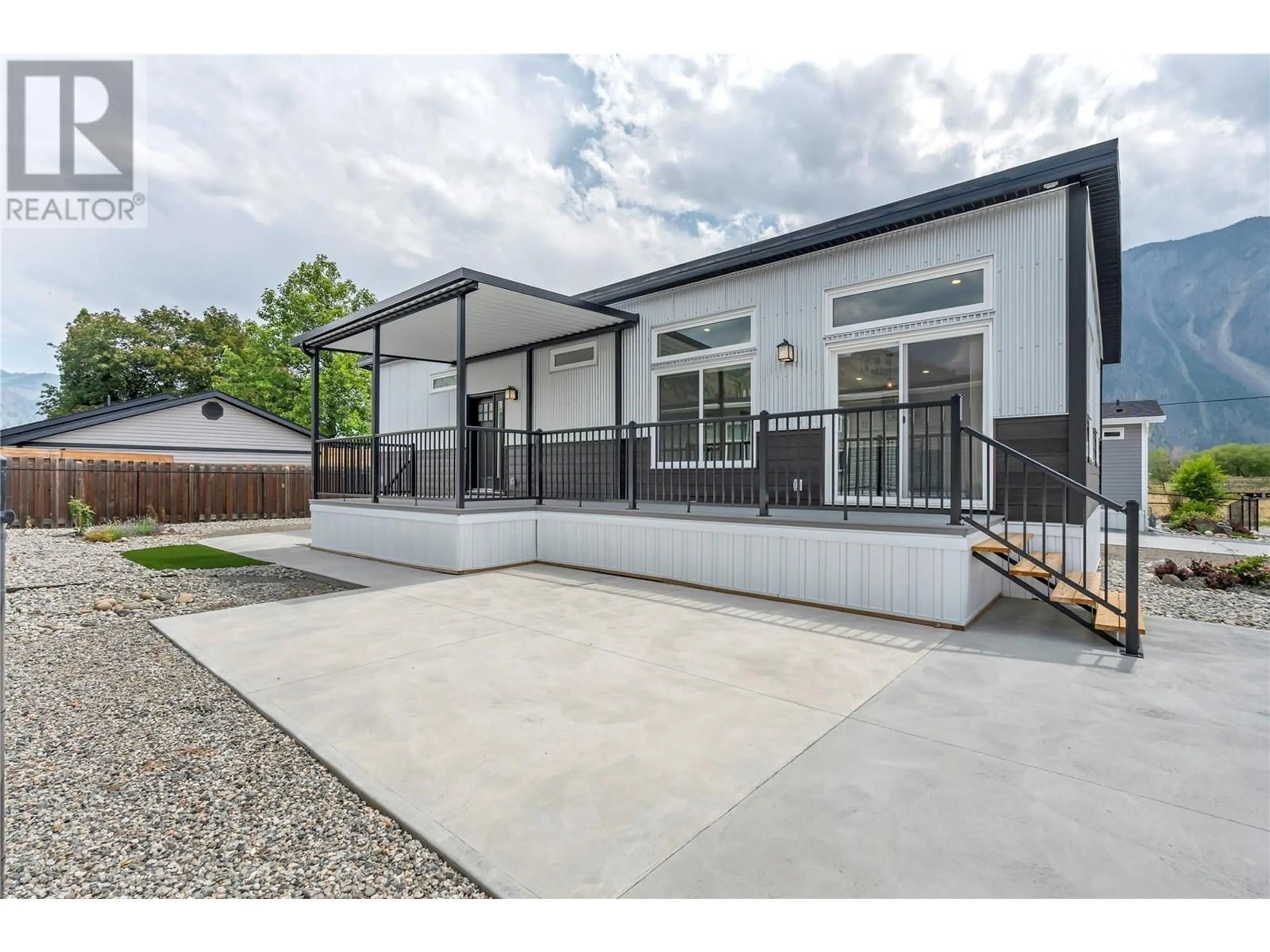 Home with vinyl exterior material, street for 10 - 1118 MIDDLE BENCH ROAD, Keremeos British Columbia V0X1N2
