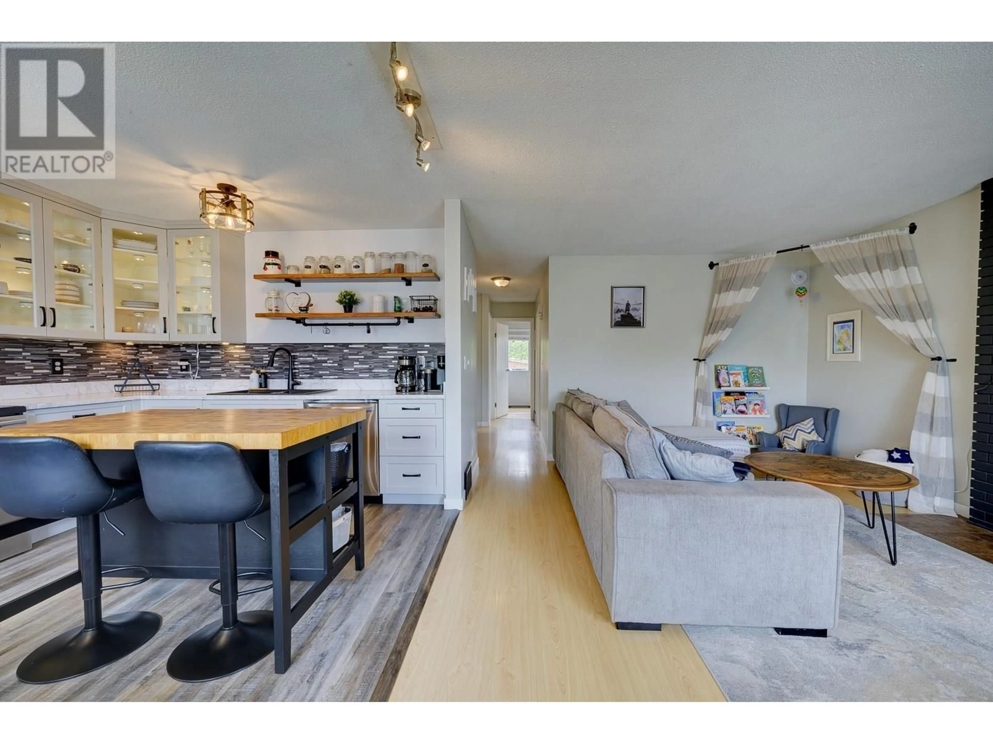 Open concept kitchen, unknown for 348 HOLLYBURN DRIVE, Kamloops British Columbia V2E1W5