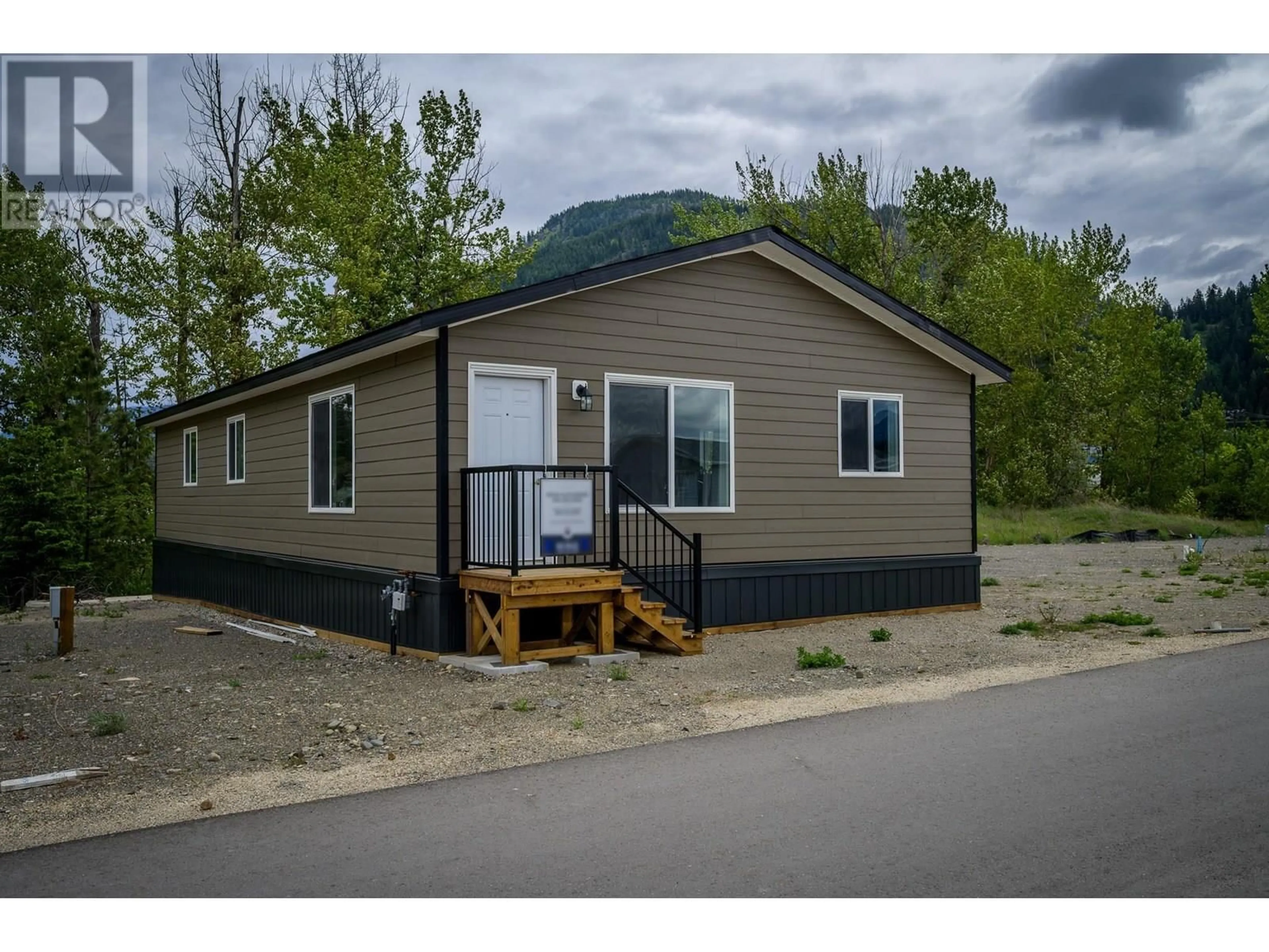 Home with vinyl exterior material, street for 52 - 235 AYLMER ROAD, Chase British Columbia V0E1M1