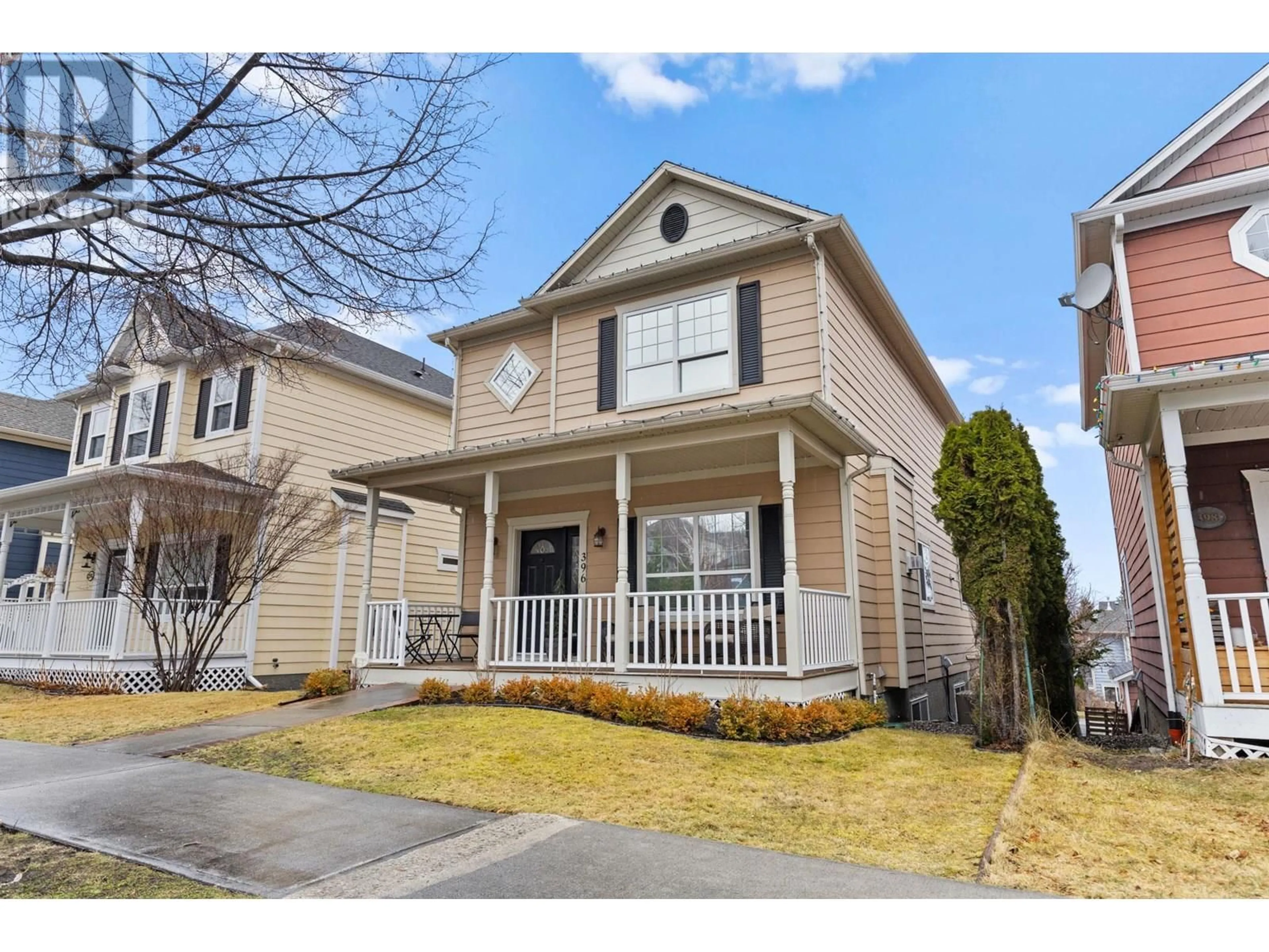 Home with vinyl exterior material, street for 396 MCCARREN AVENUE, Kelowna British Columbia V1W4W3