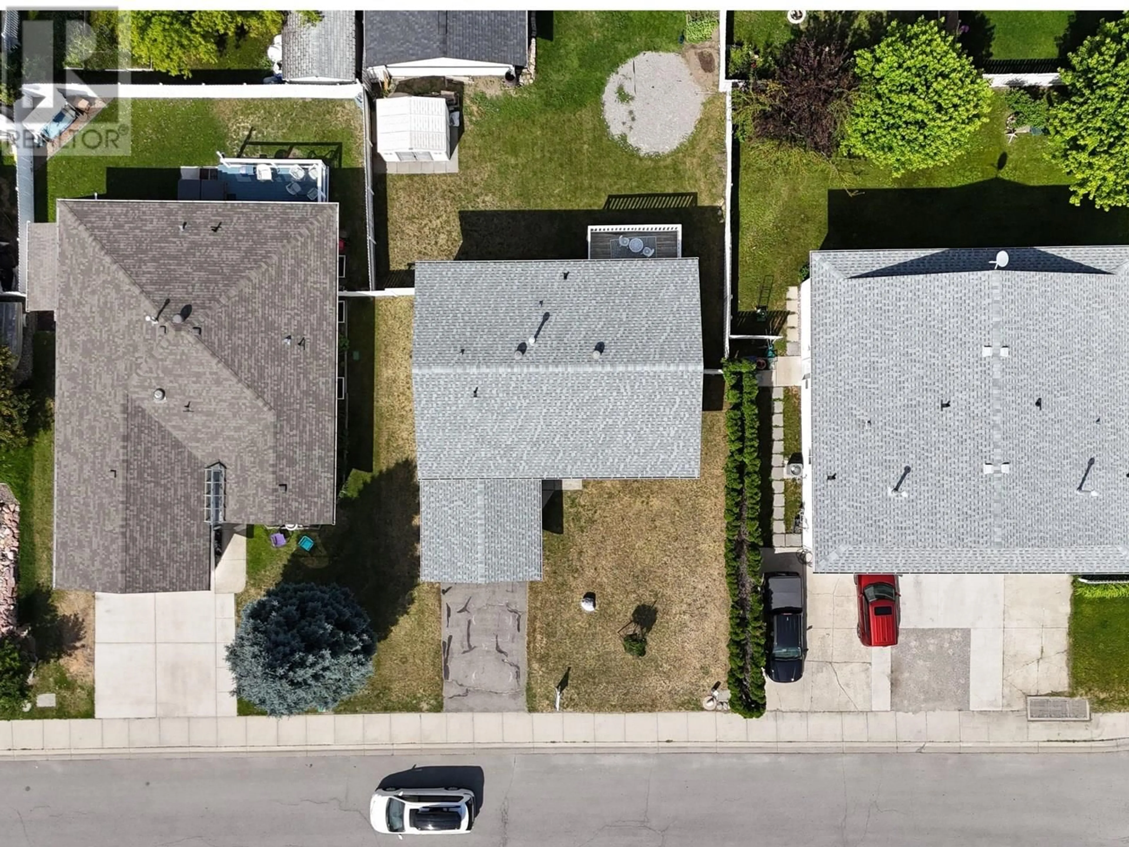 A pic from outside/outdoor area/front of a property/back of a property/a pic from drone, street for 913 24TH AVENUE NORTH, Cranbrook British Columbia V1C6G8