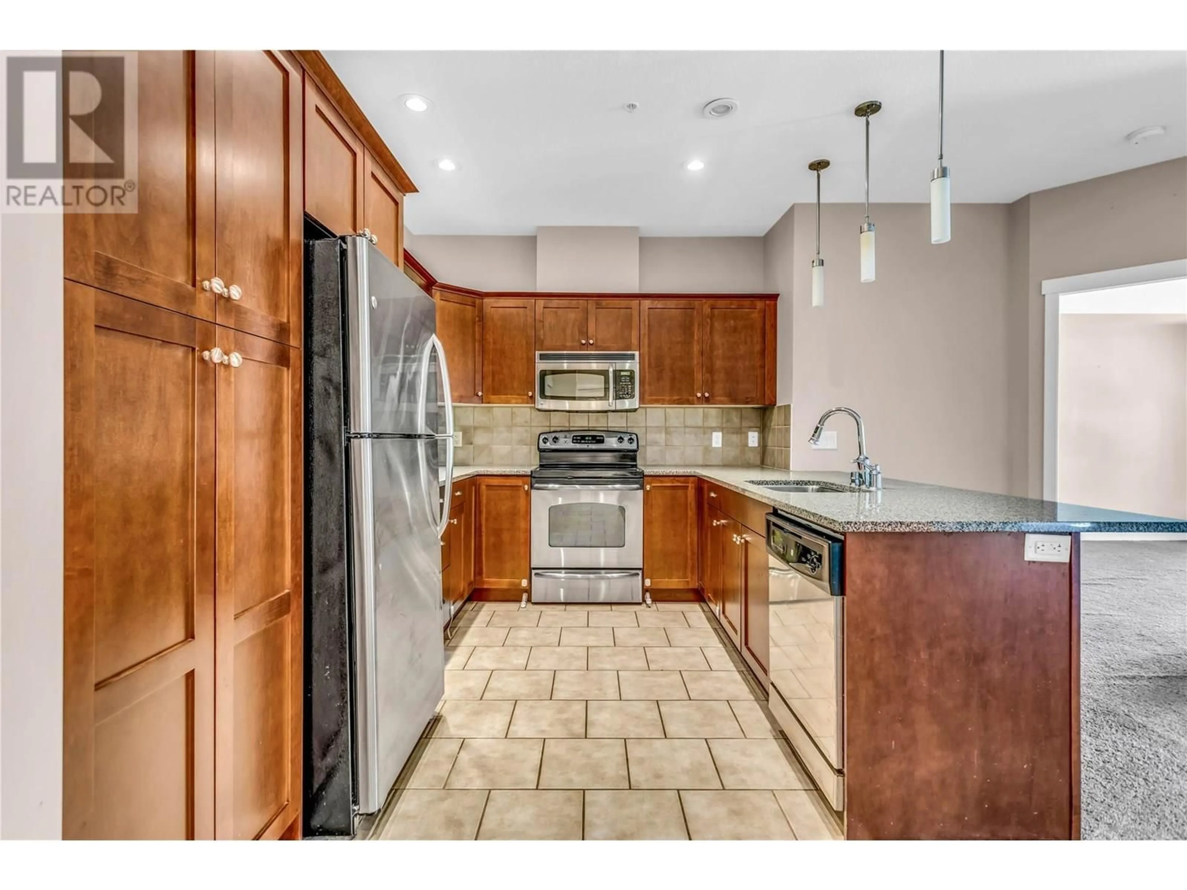 Open concept kitchen, ceramic/tile floor for 3215 - 1990 UPPER SUNDANCE DRIVE, West Kelowna British Columbia V4T3E7