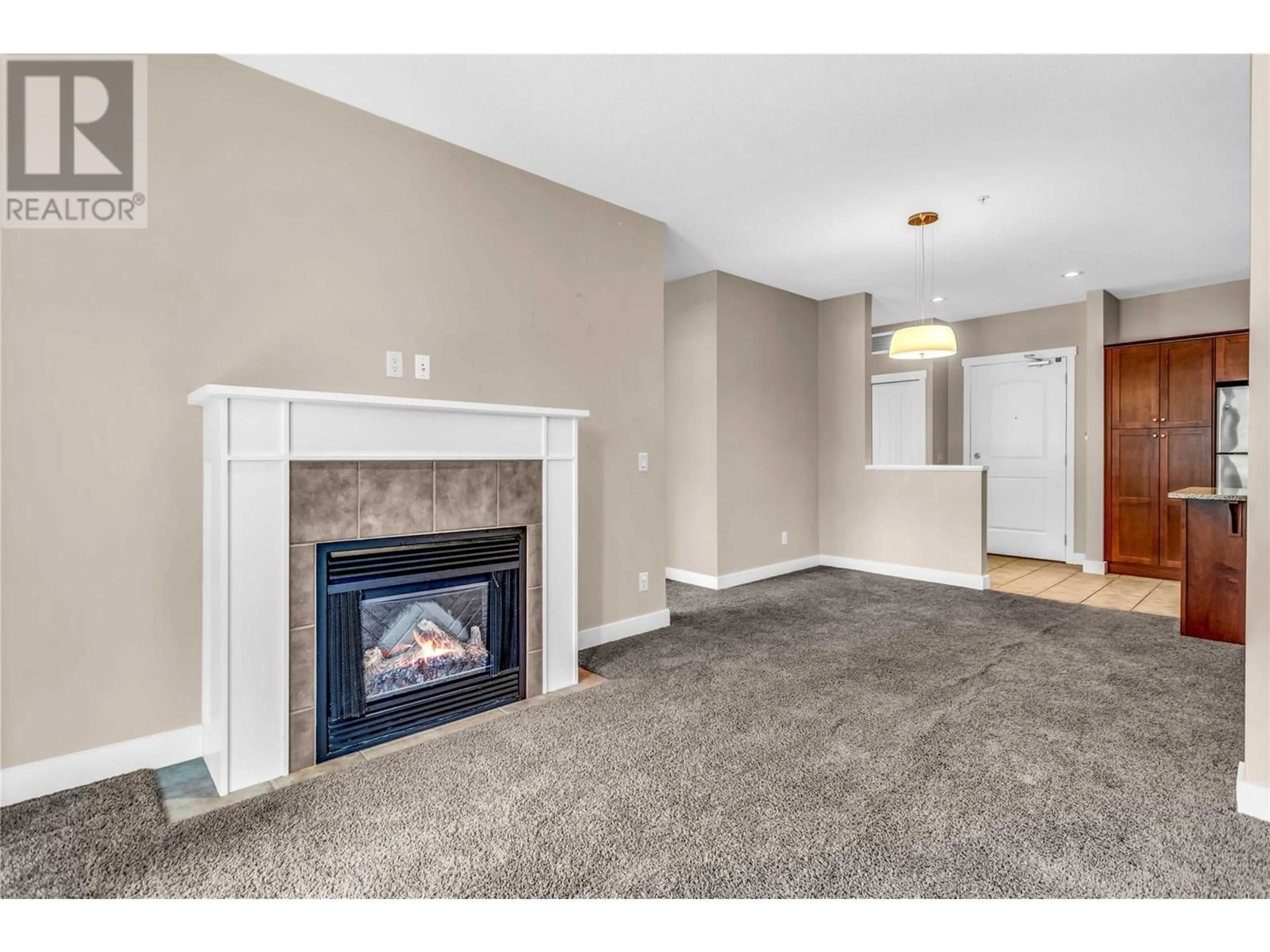 Living room with furniture, carpet floor for 3215 - 1990 UPPER SUNDANCE DRIVE, West Kelowna British Columbia V4T3E7
