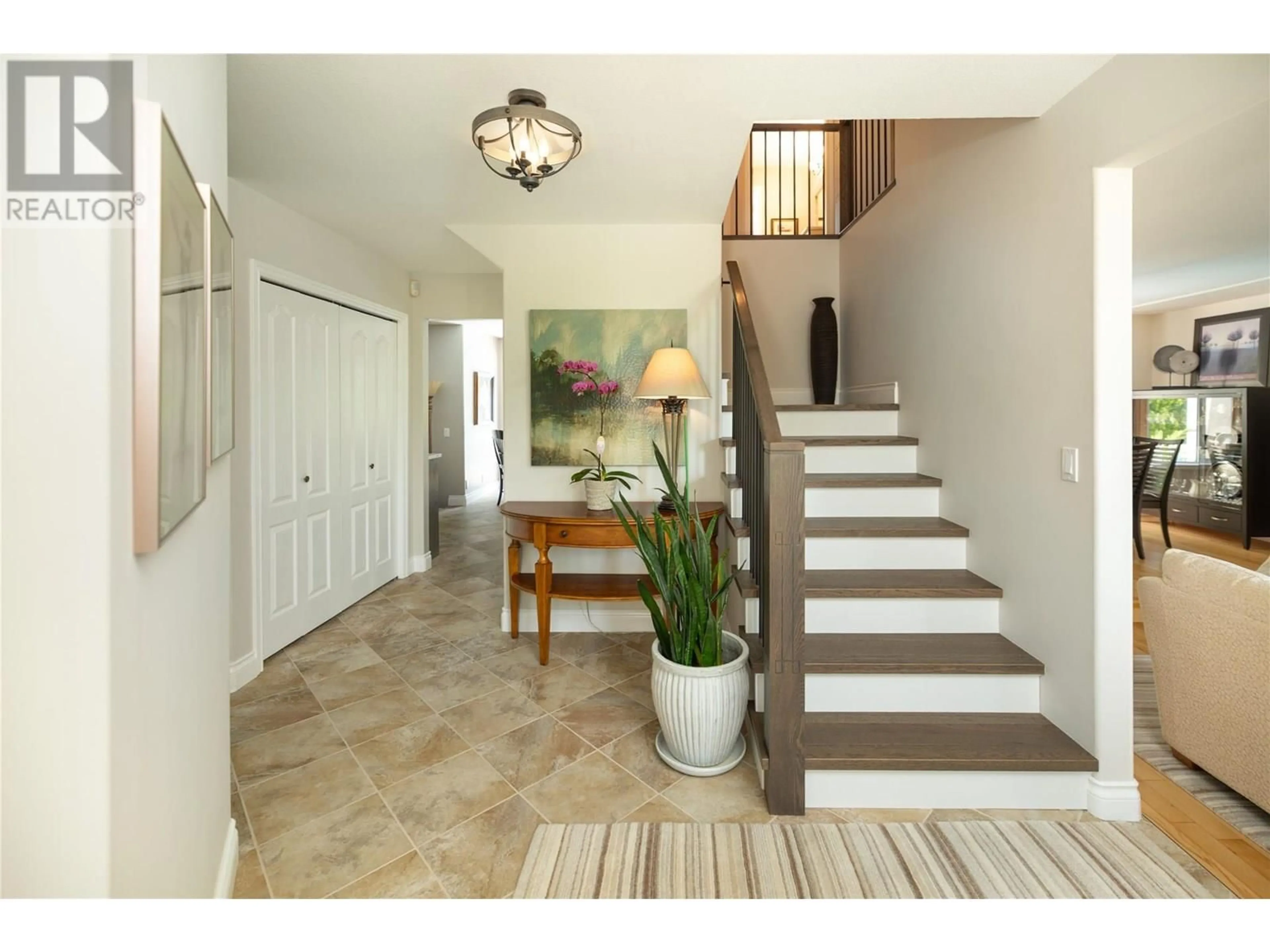 Indoor entryway for 3553 INVERMERE COURT, Kelowna British Columbia V1W3R5