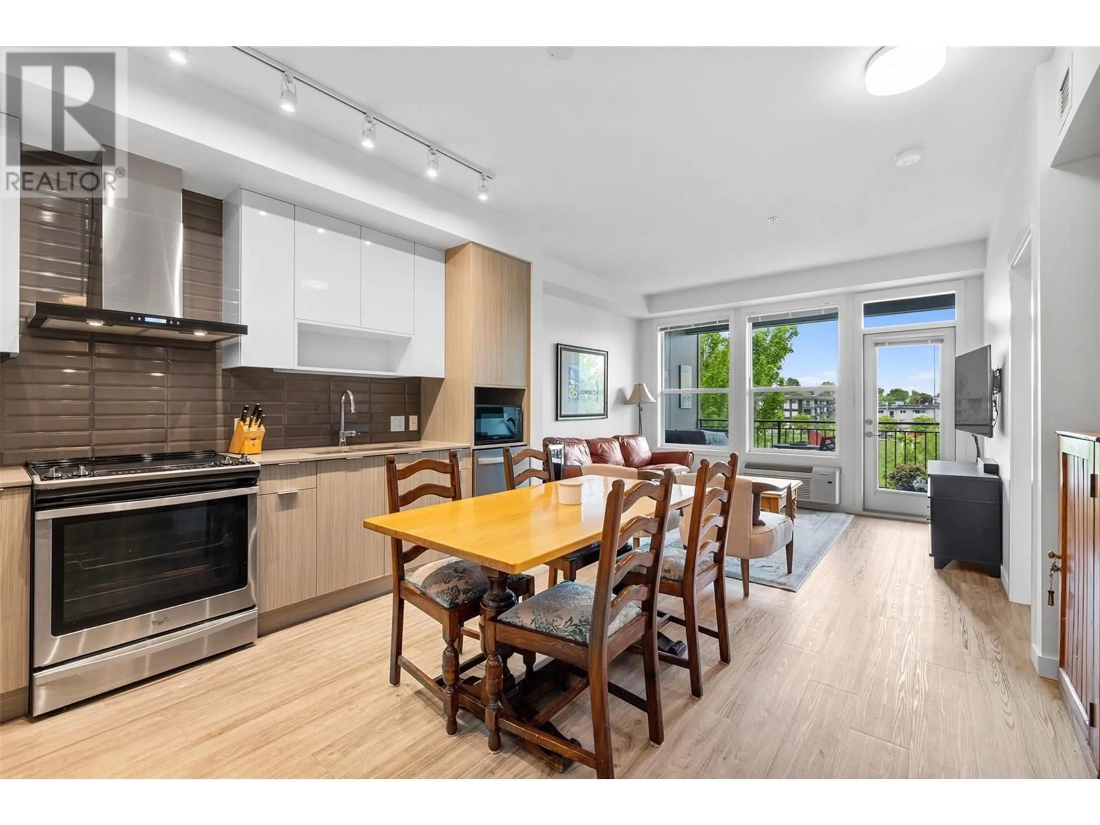 Open concept kitchen, wood/laminate floor for 227 - 1775 CHAPMAN PLACE, Kelowna British Columbia V1Y0G3