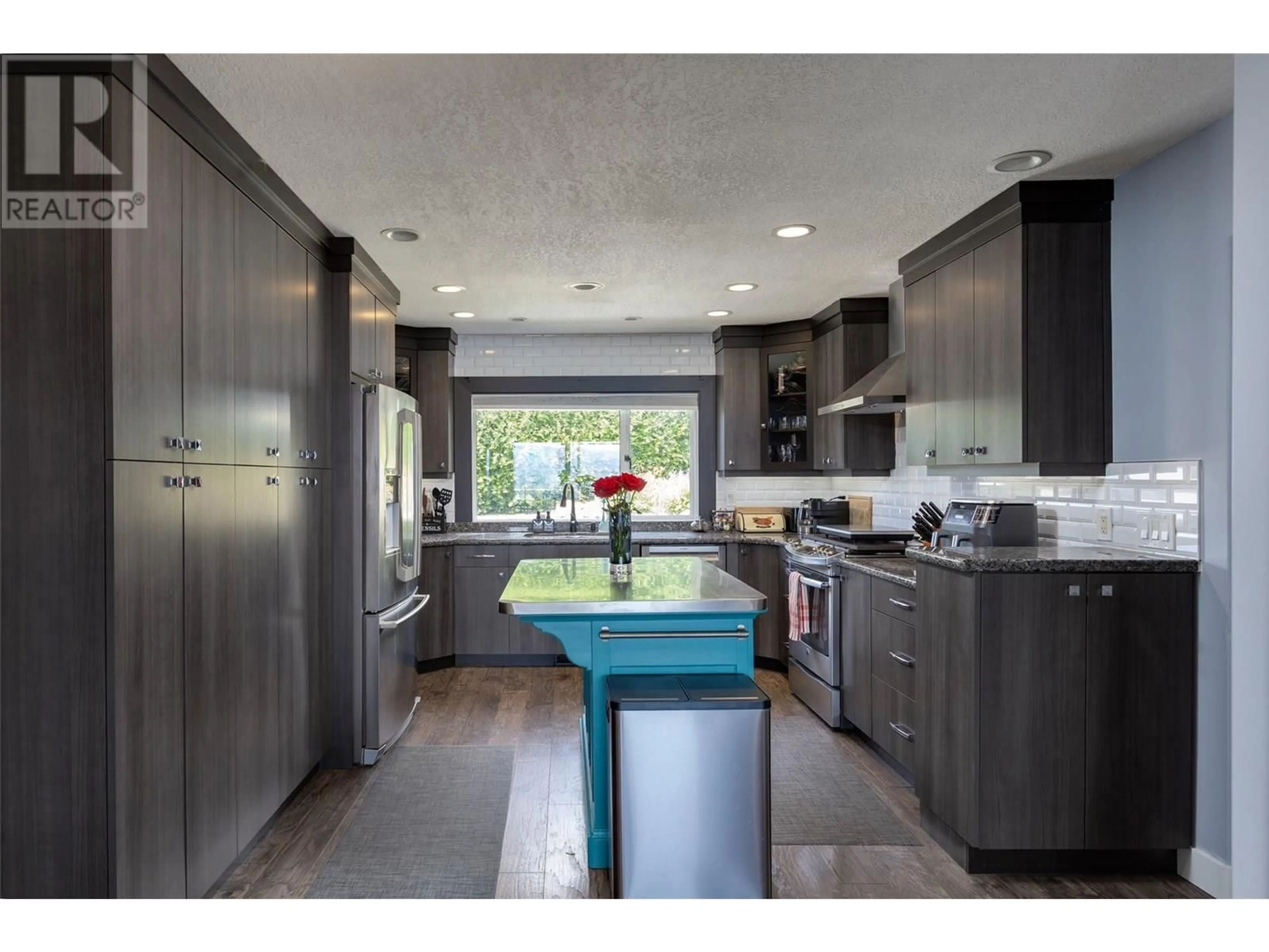 Contemporary kitchen, unknown for 2865 THACKER DRIVE, West Kelowna British Columbia V1Z1W7