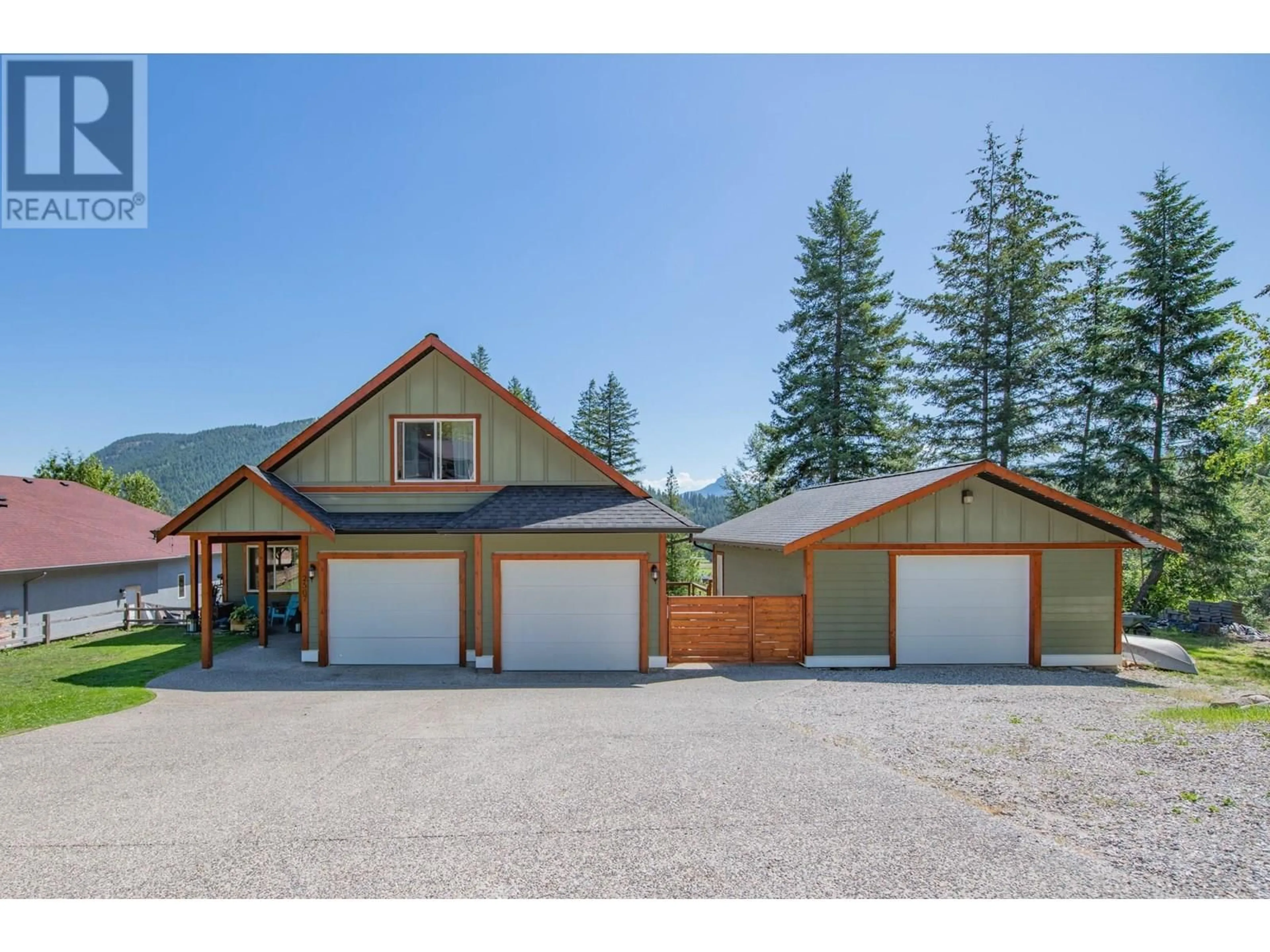 Indoor garage for 2567 CEDAR RIDGE COURT, Lumby British Columbia V0E2G5