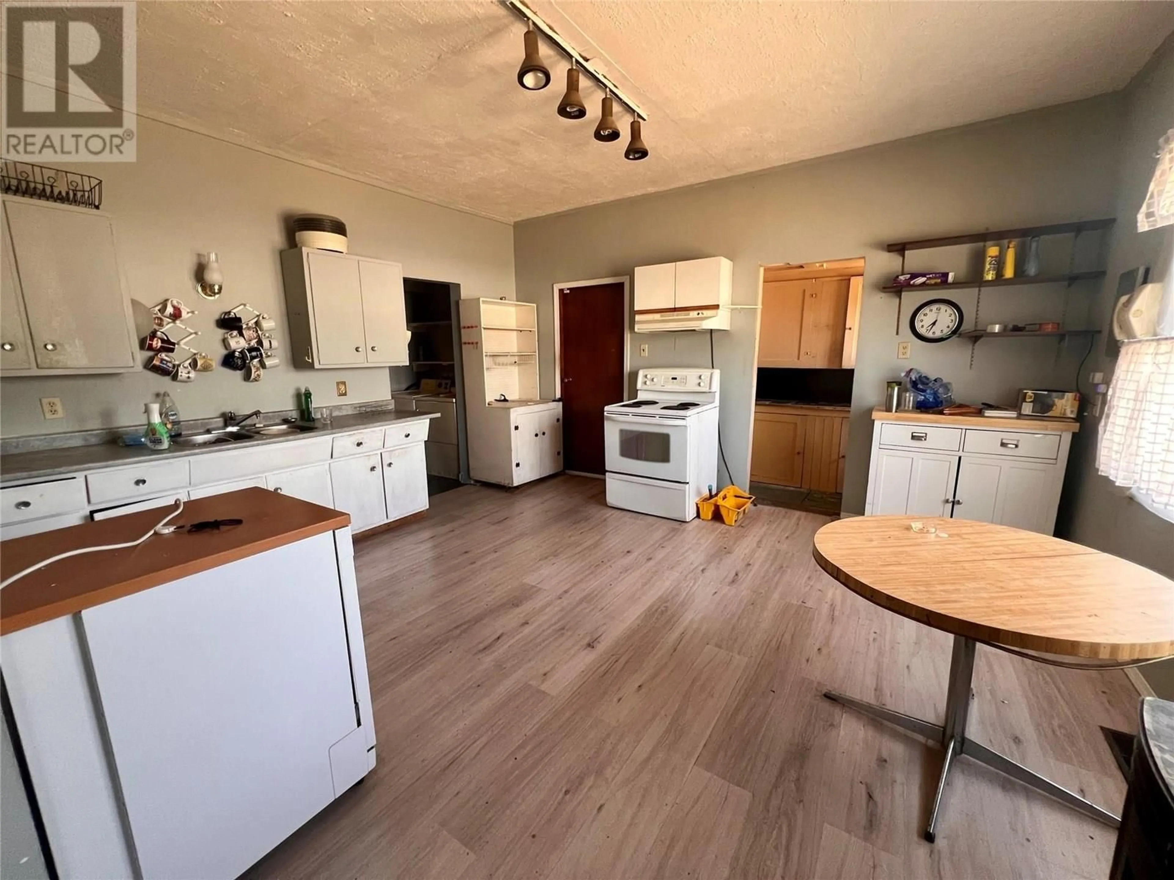 Open concept kitchen, wood/laminate floor for 571 SIMILKAMEEN AVE OTHER, Princeton British Columbia V0X1W0