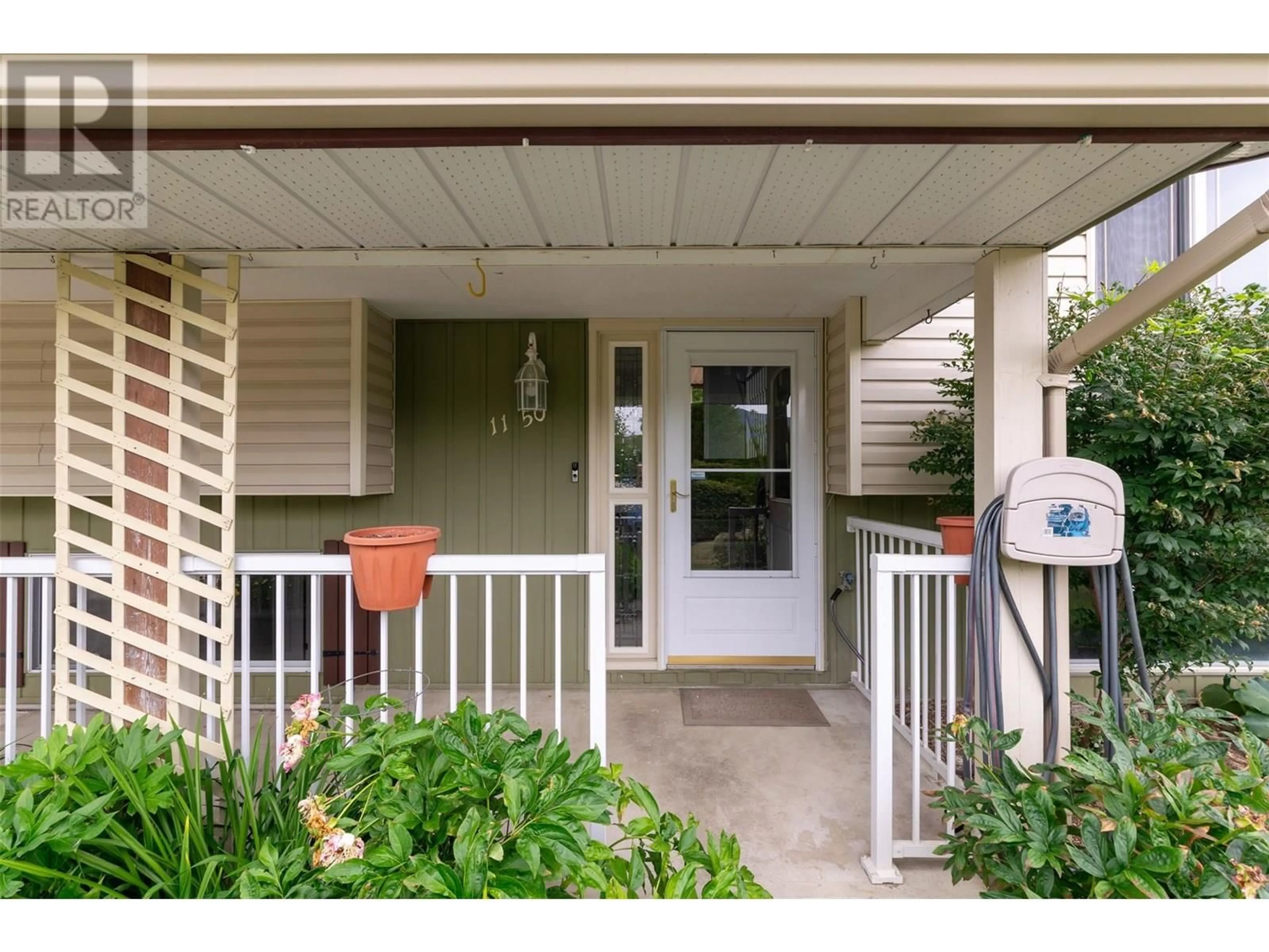 Indoor entryway for 1150 22 AVENUE SOUTHWEST, Salmon Arm British Columbia V1E1N1