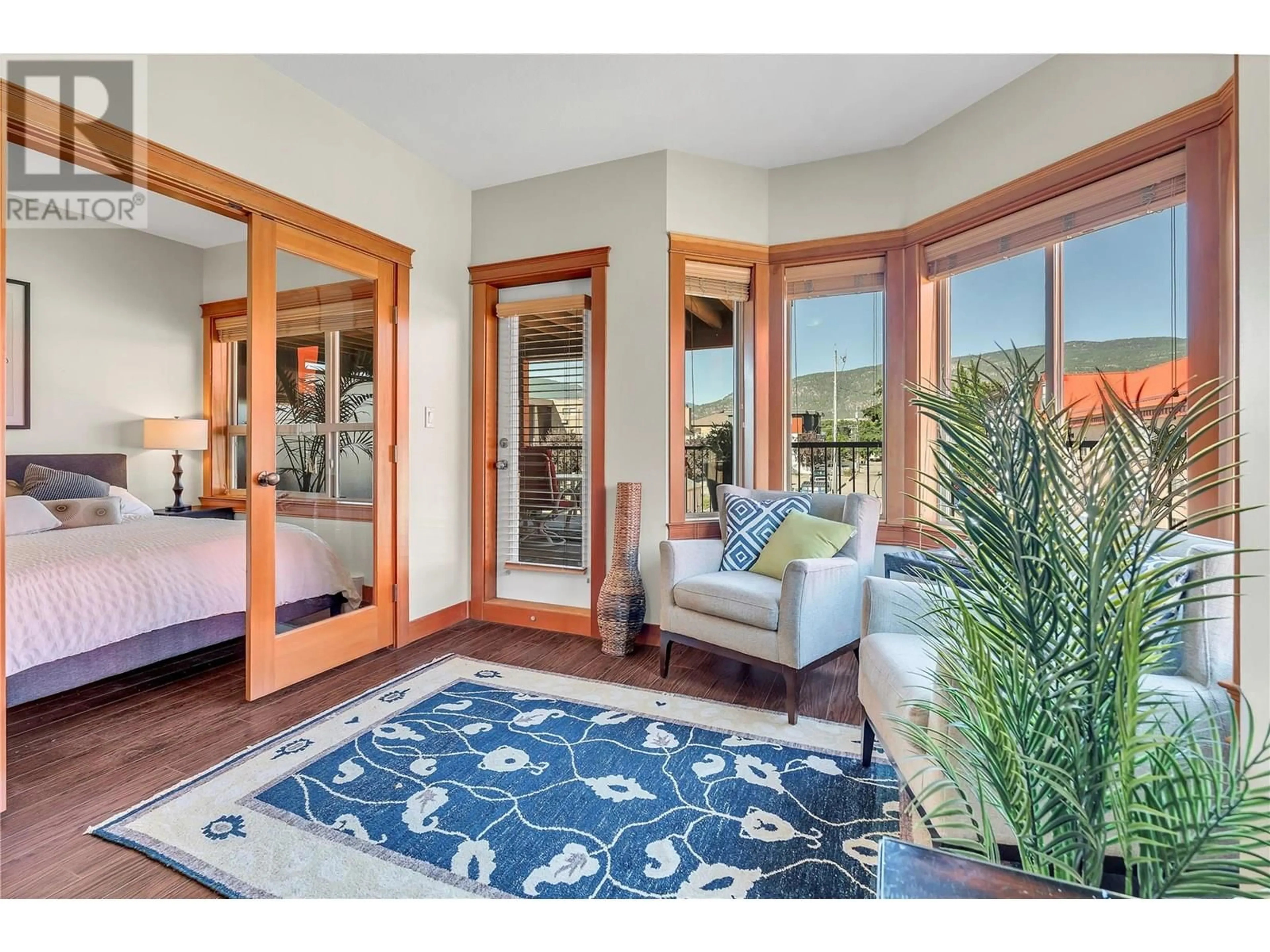 Indoor entryway for 203 - 93 WINNIPEG STREET, Penticton British Columbia V2A5L9