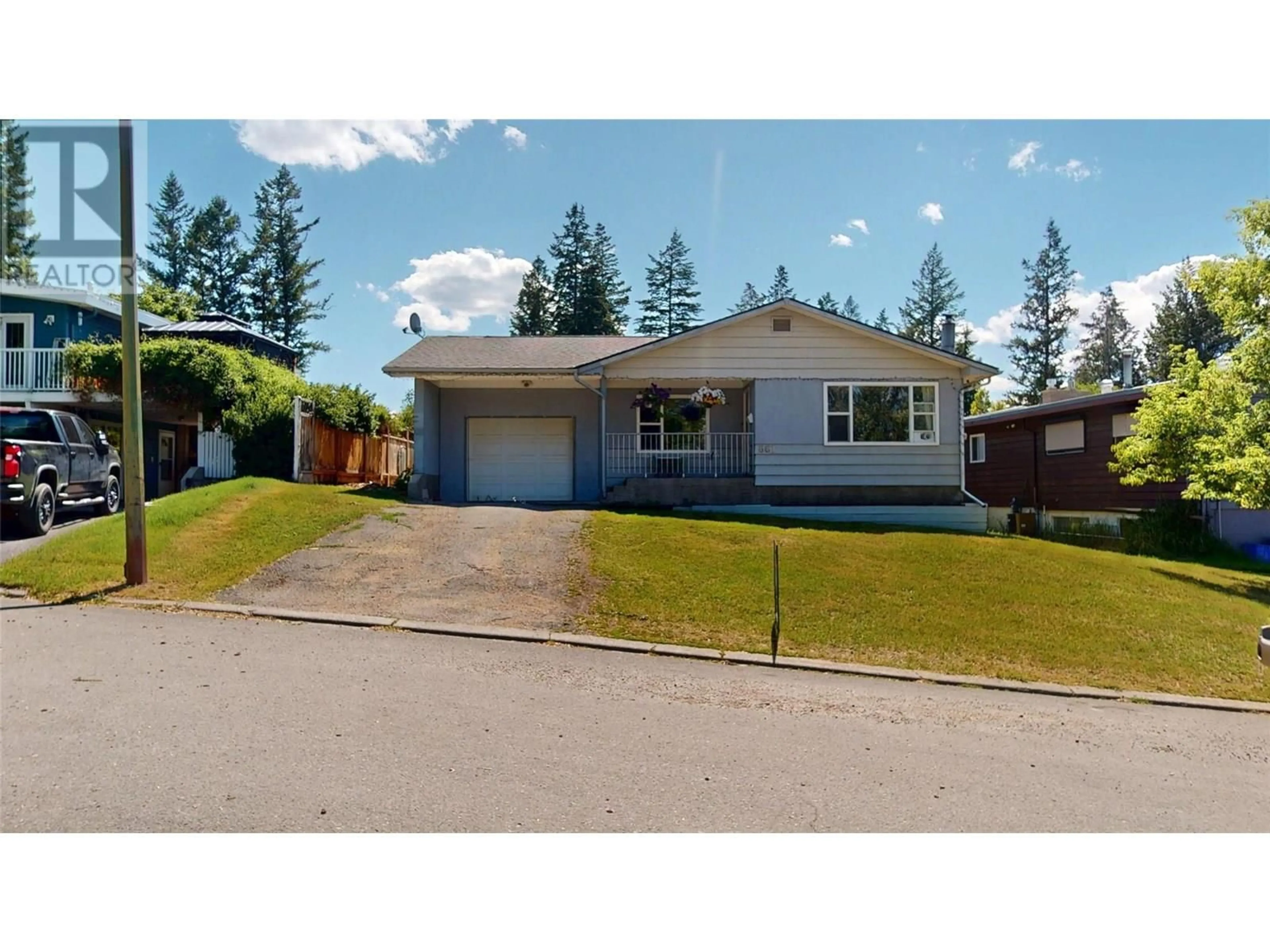 Home with vinyl exterior material, street for 661 BROOKVIEW CRESCENT, Cranbrook British Columbia V1C4V1