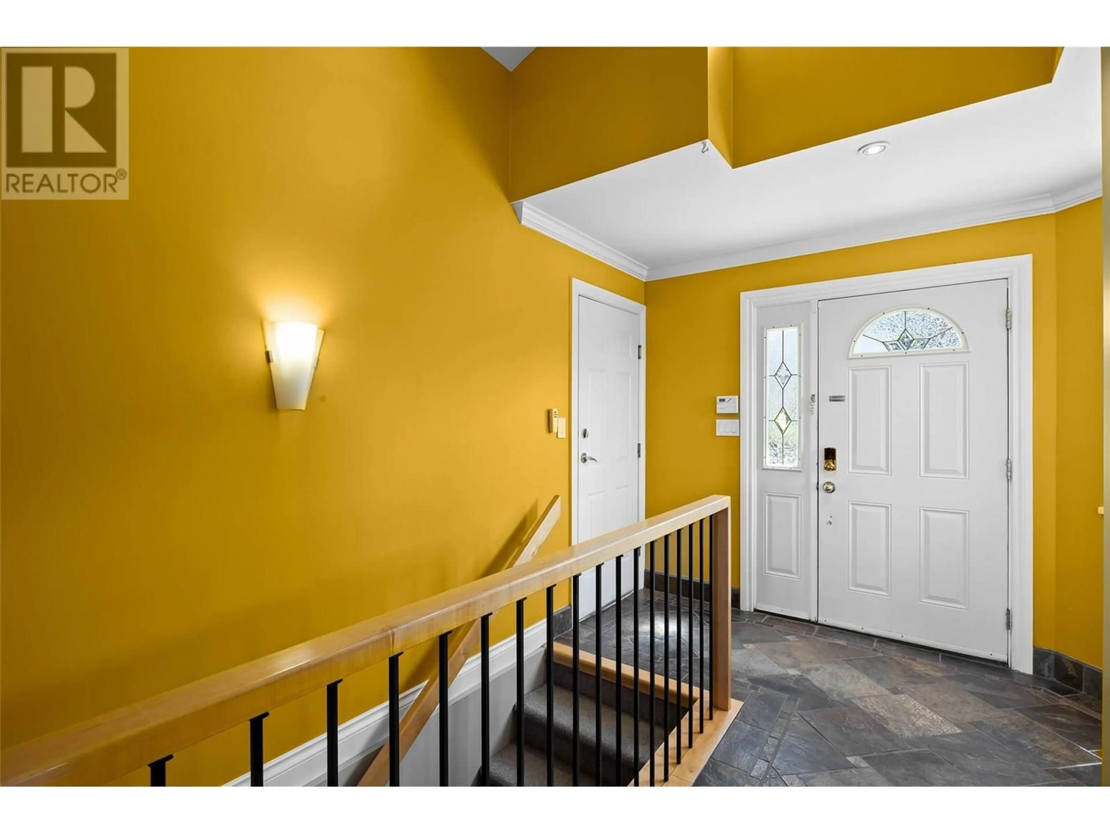 Indoor entryway for 11 - 2021 PACIFIC WAY, Kamloops British Columbia V1S1V2