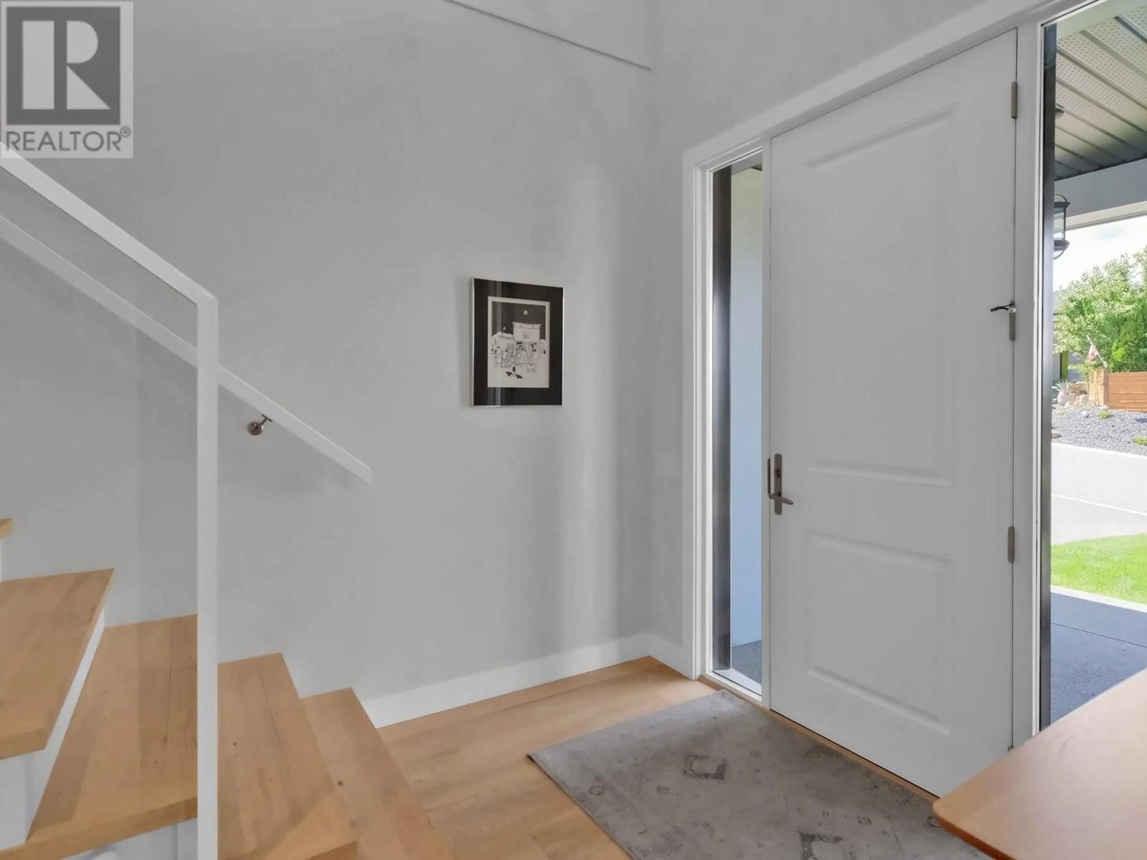 Indoor entryway for 5655 JASPER WAY, Kelowna British Columbia V1W5L7