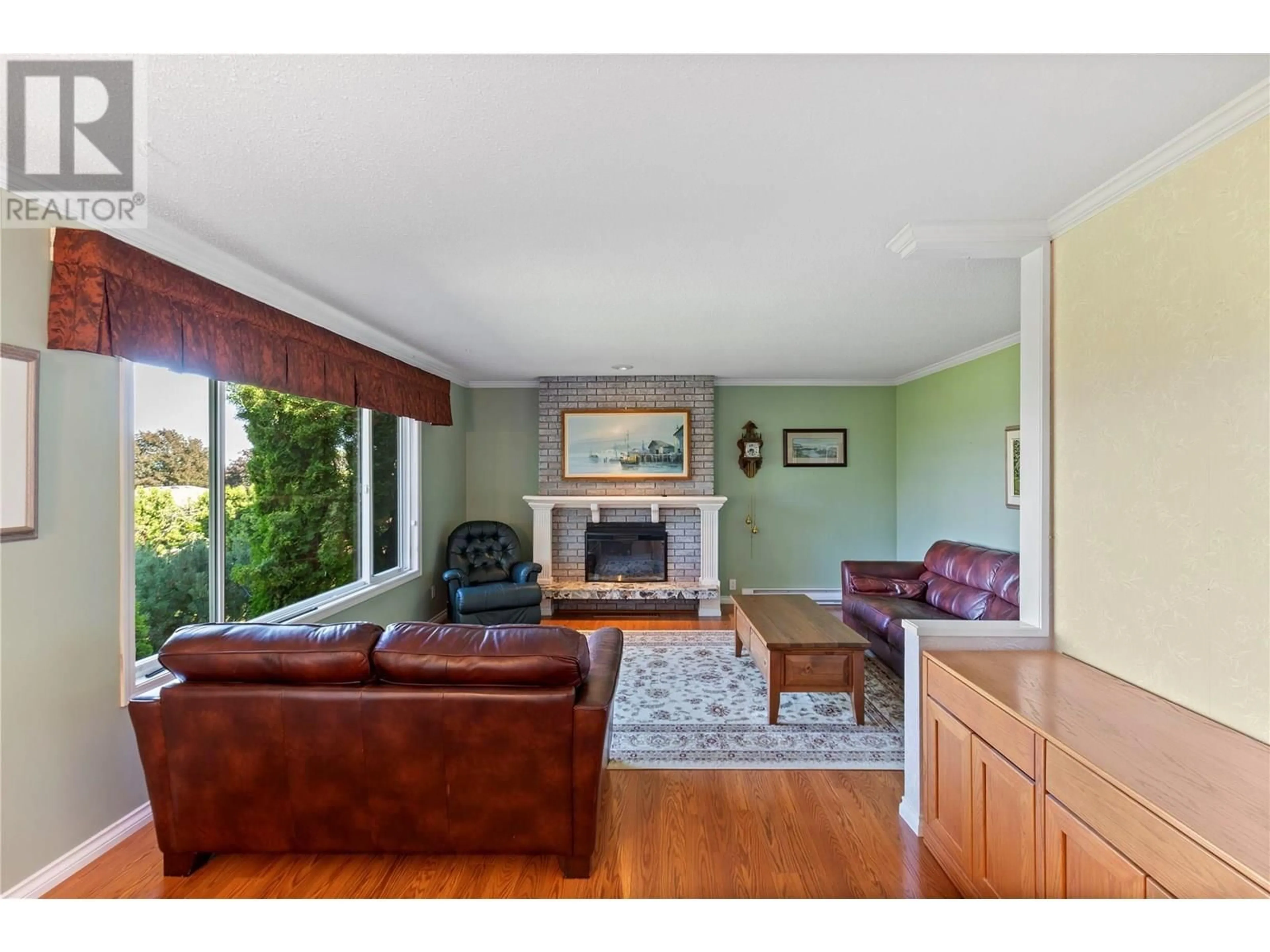 Living room with furniture, wood/laminate floor for 2300 CHARLESWOOD DRIVE, Kelowna British Columbia V1P1E4