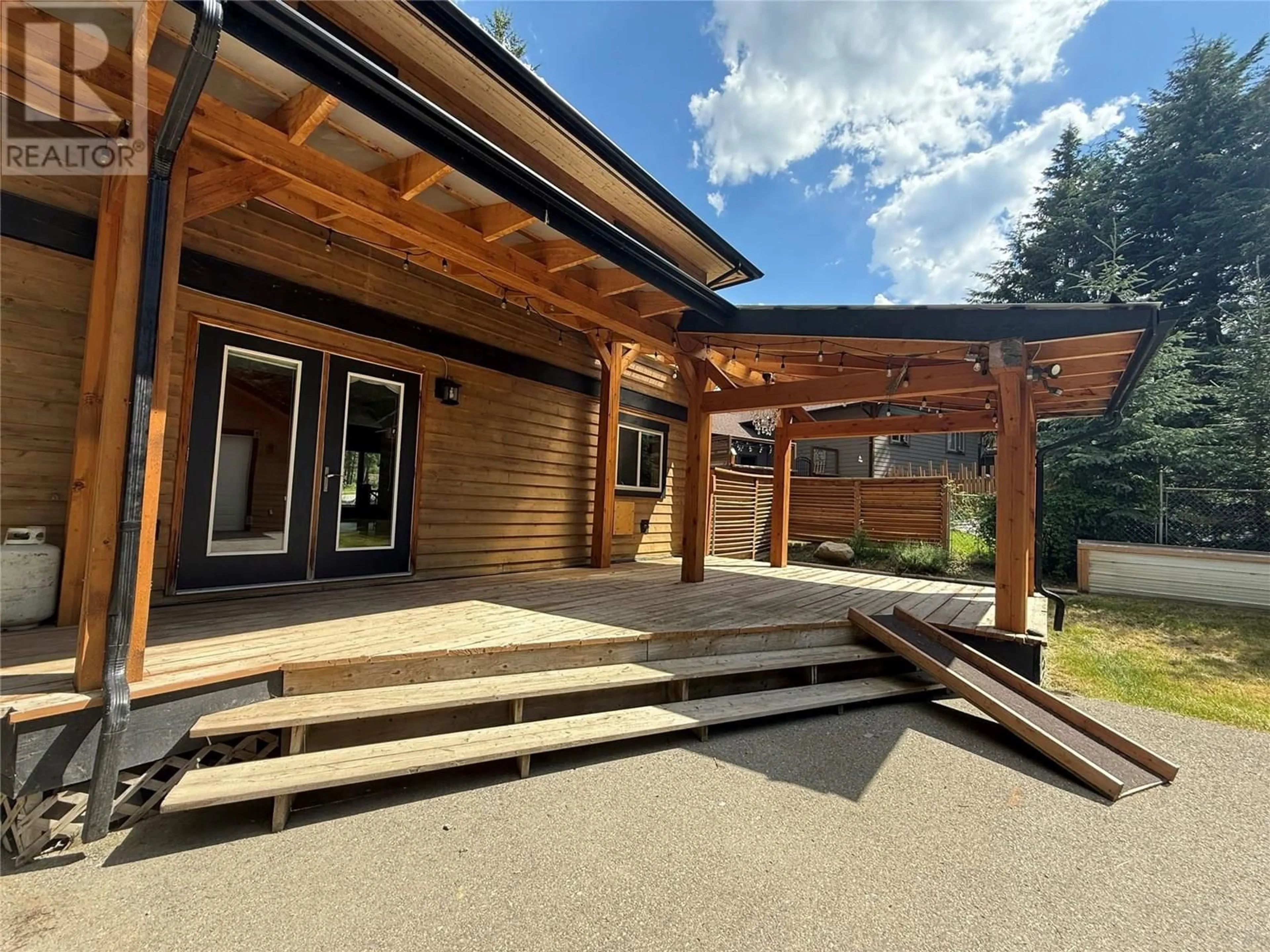Patio, mountain view for 1305 STONEY LANE, Golden British Columbia V0A1H3