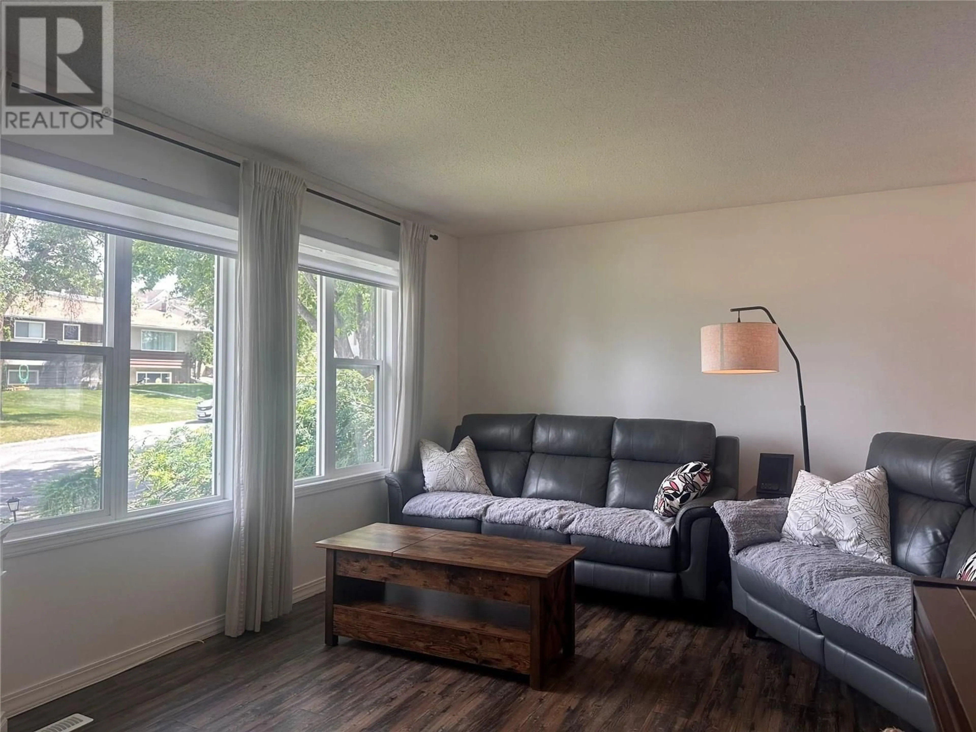 Living room with furniture, wood/laminate floor for 1017 17TH AVENUE SOUTH, Cranbrook British Columbia V1C3B9