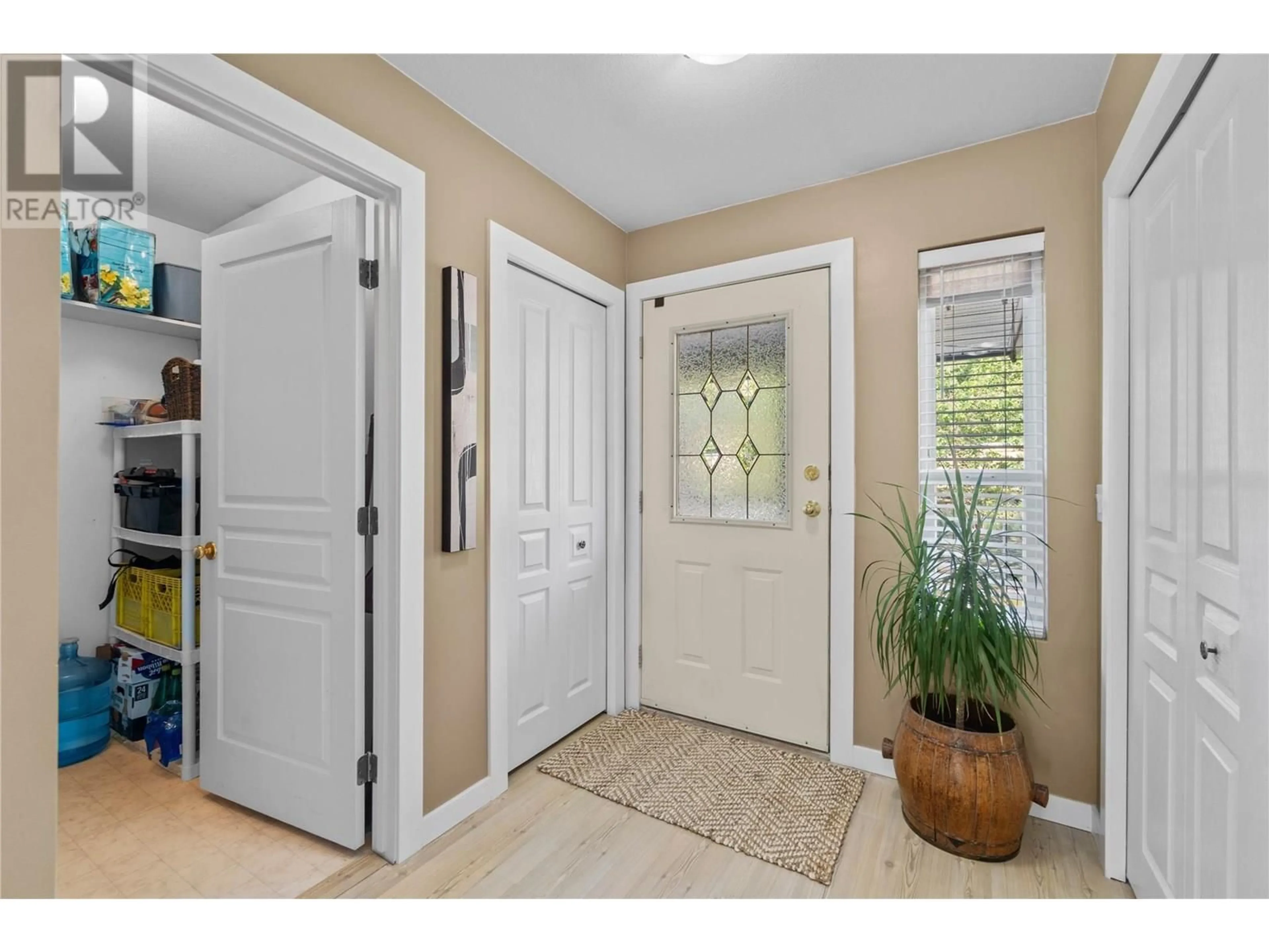 Indoor entryway for 302 - 110 KALAMALKA LAKE ROAD, Vernon British Columbia V1T7M3