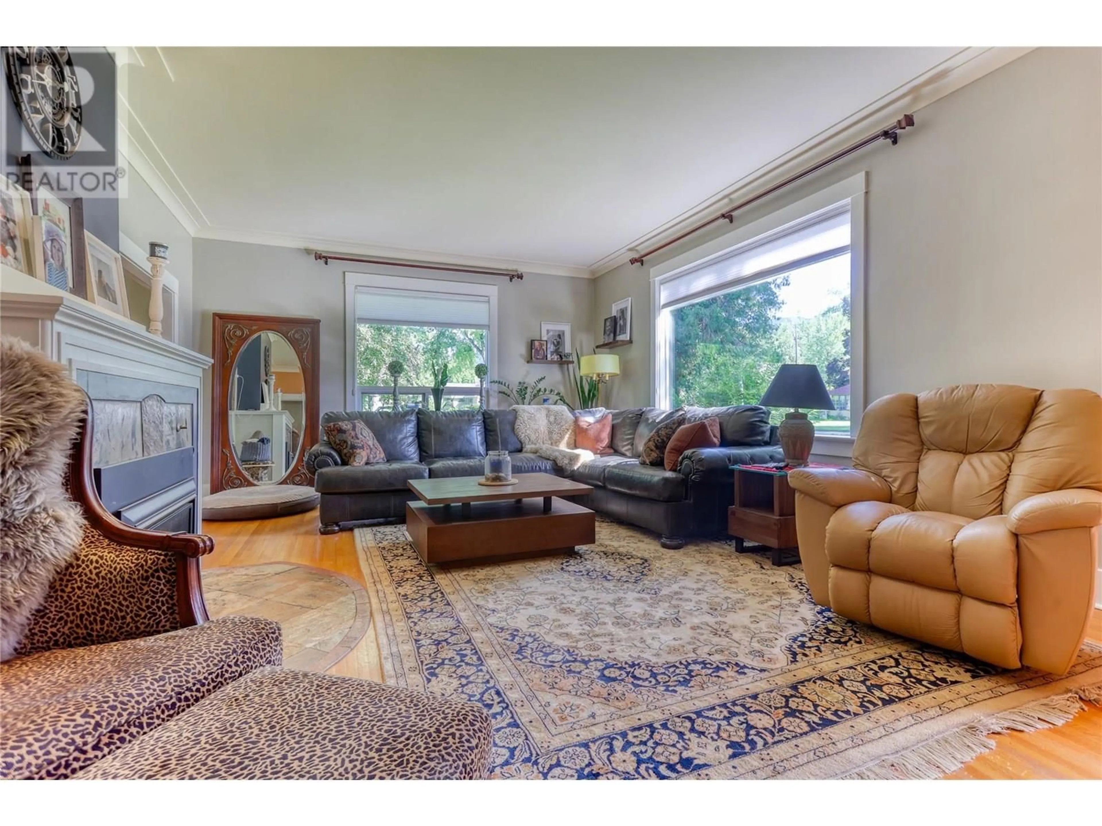 Living room with furniture, unknown for 208 RITCHIE AVENUE, Trail British Columbia V1R1H2