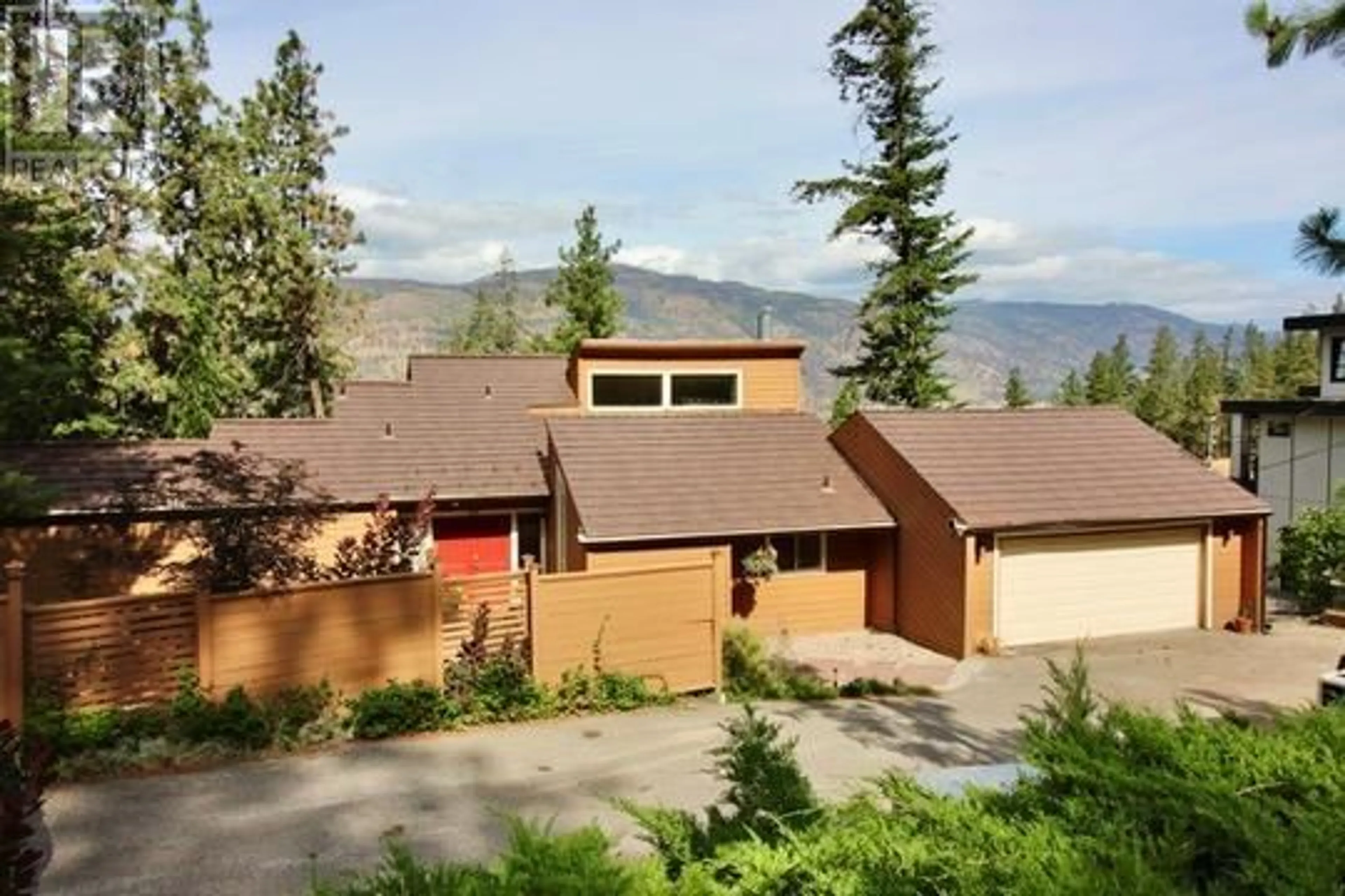 A pic from outside/outdoor area/front of a property/back of a property/a pic from drone, mountain view for 324 CLIFTON ROAD NORTH, Kelowna British Columbia V1V1N4