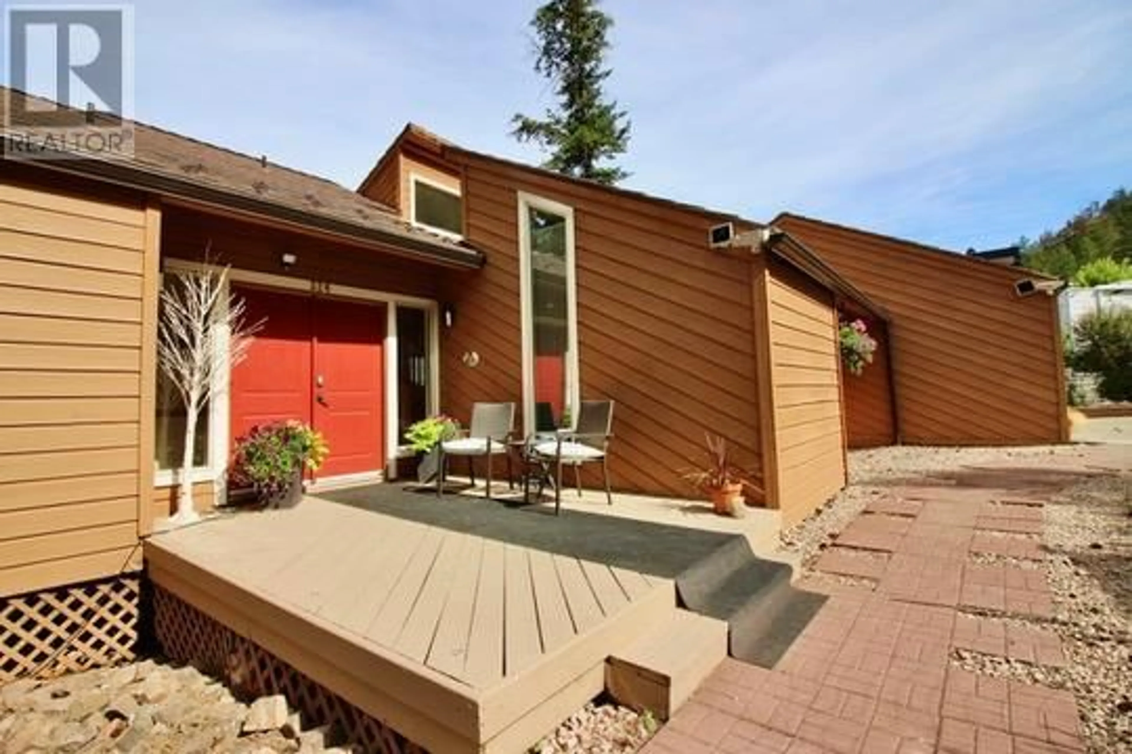 Patio, street for 324 CLIFTON ROAD NORTH, Kelowna British Columbia V1V1N4