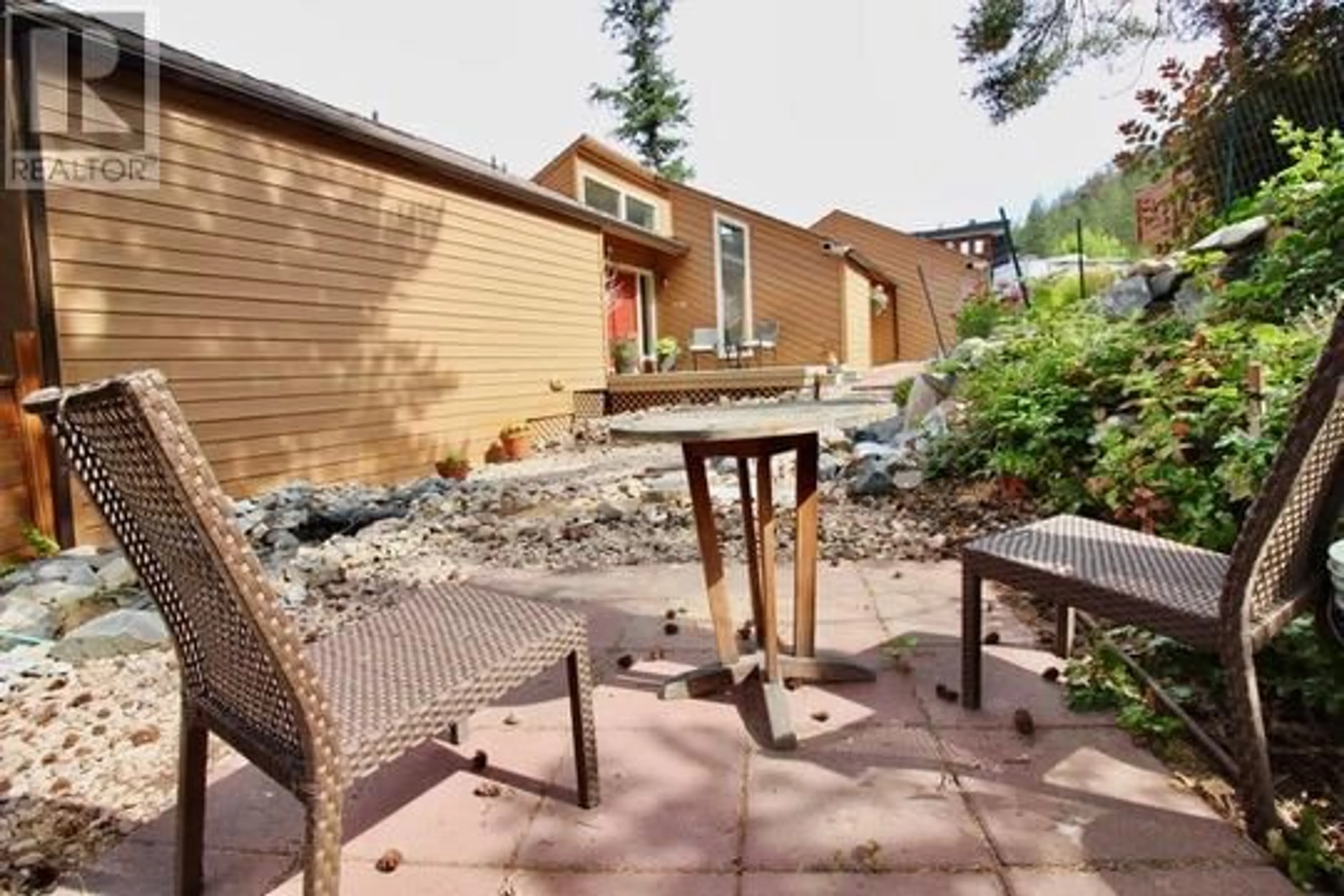 Patio, mountain view for 324 CLIFTON ROAD NORTH, Kelowna British Columbia V1V1N4