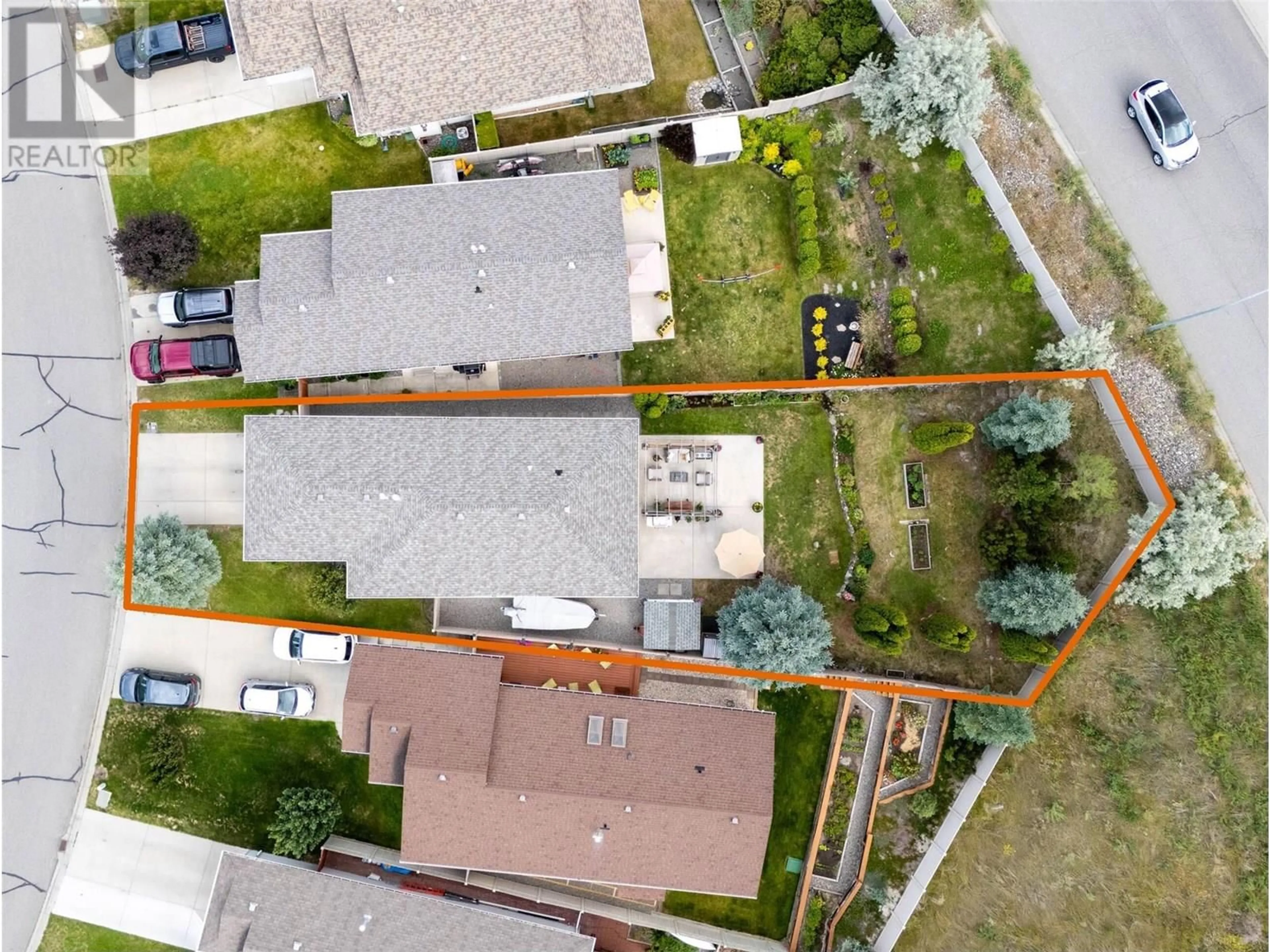 A pic from outside/outdoor area/front of a property/back of a property/a pic from drone, street for 5 - 1951 LODGEPOLE DRIVE, Kamloops British Columbia V1S1Y1