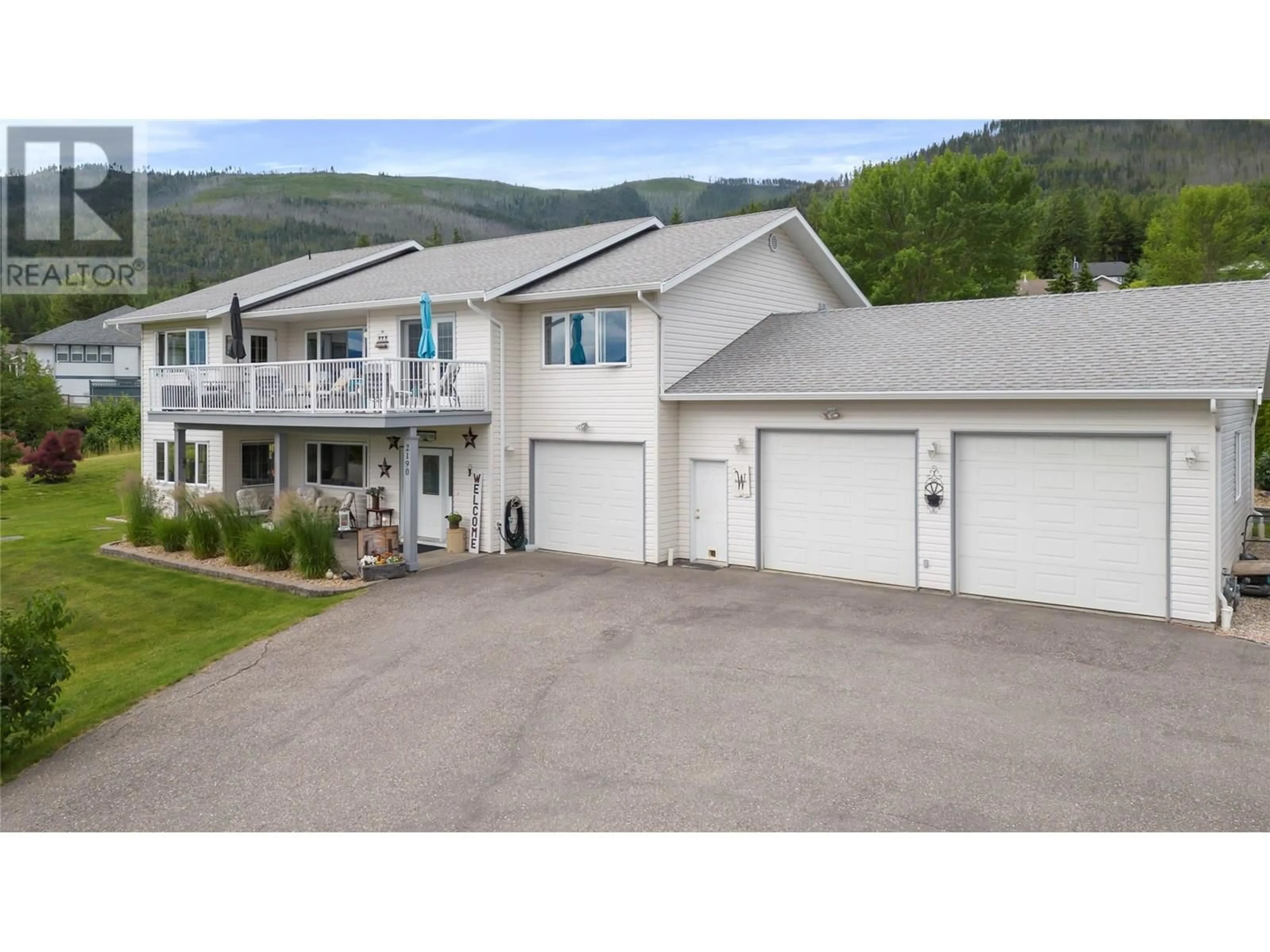 A pic from outside/outdoor area/front of a property/back of a property/a pic from drone, mountain view for 2190 COUNTRY WOODS ROAD, Sorrento British Columbia V0E2W1