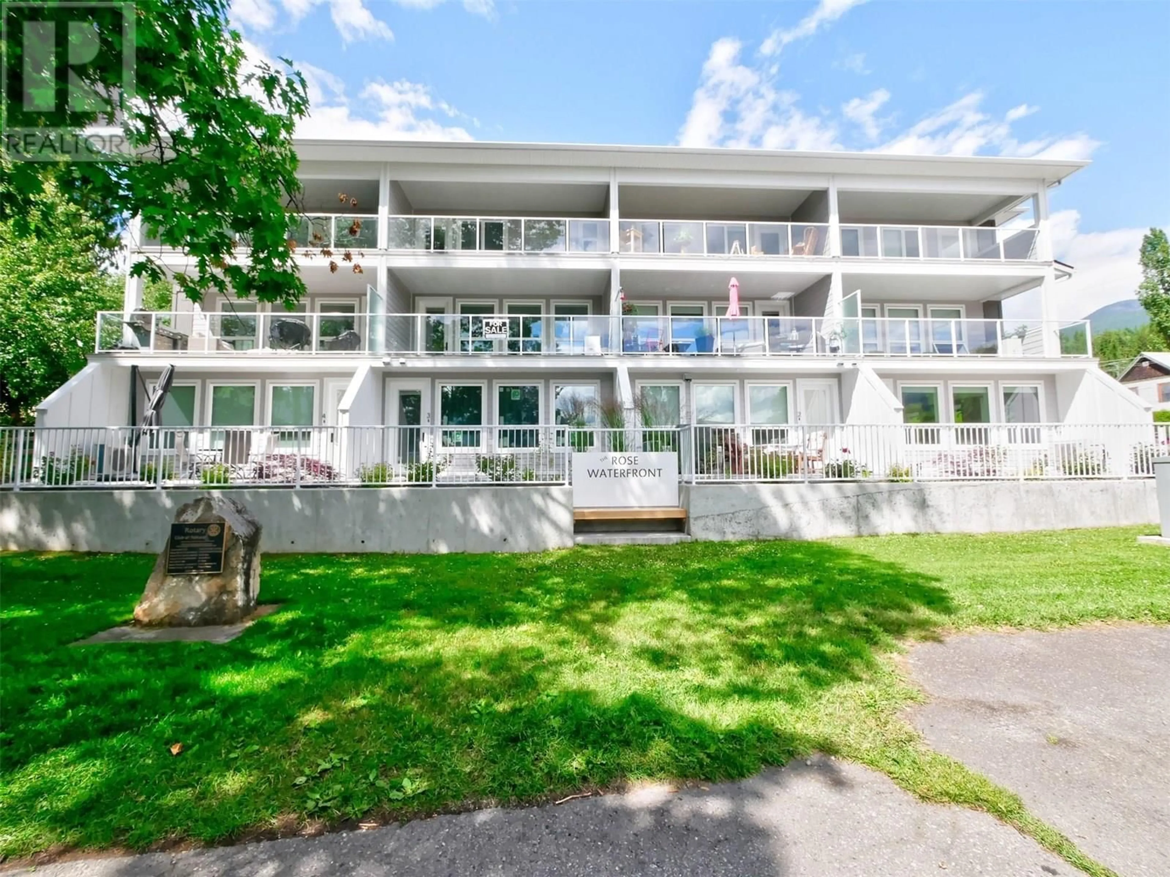 Patio, building for 3 - 88 NELSON AVENUE SOUTH, Nakusp British Columbia V0G1R1