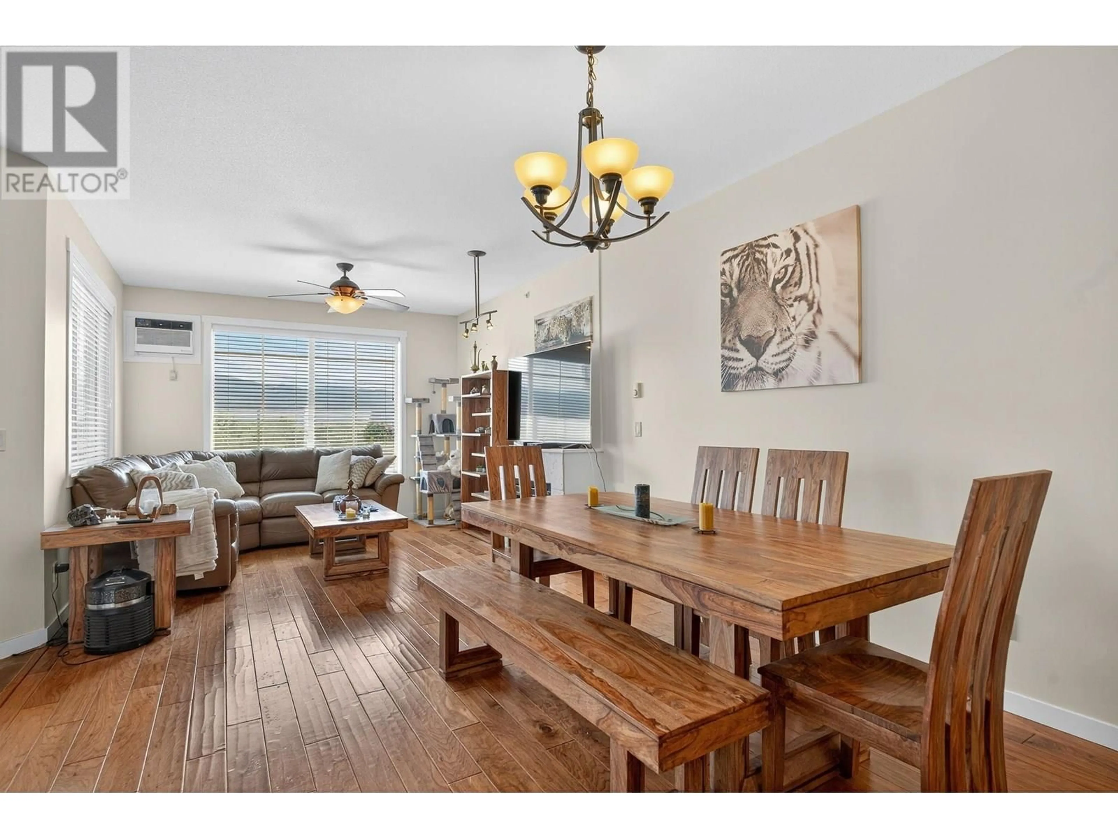Dining room, wood/laminate floor for 407 - 3739 CASORSO ROAD, Kelowna British Columbia V1W5E8