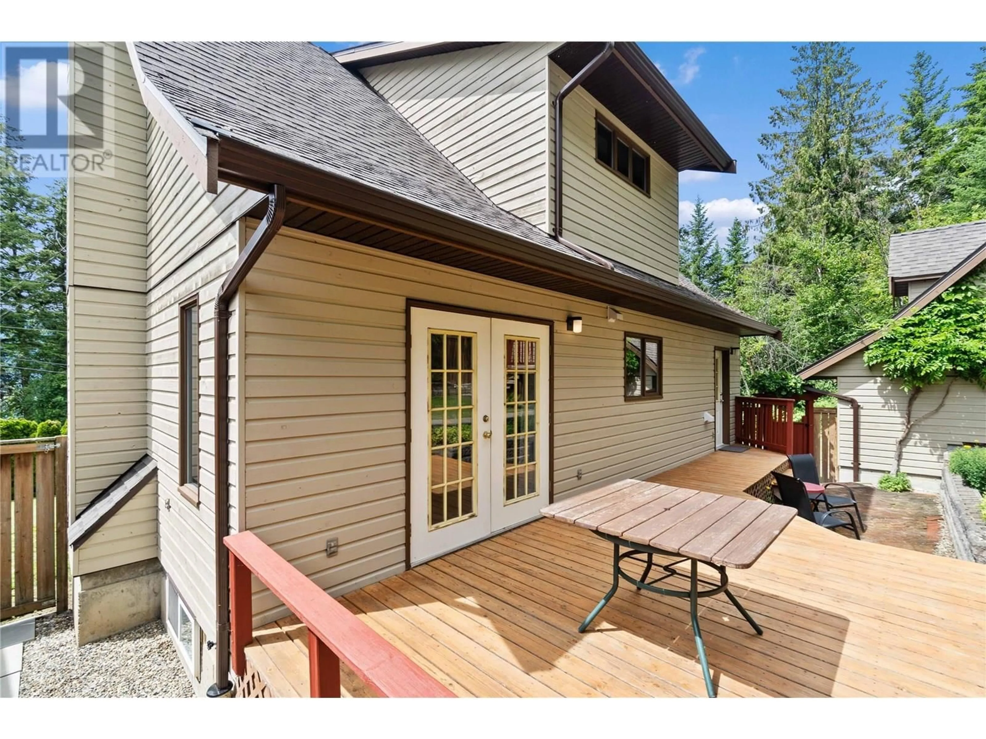 Patio, unknown for 3880 LAKESHORE ROAD NORTHEAST, Salmon Arm British Columbia V1E3N5