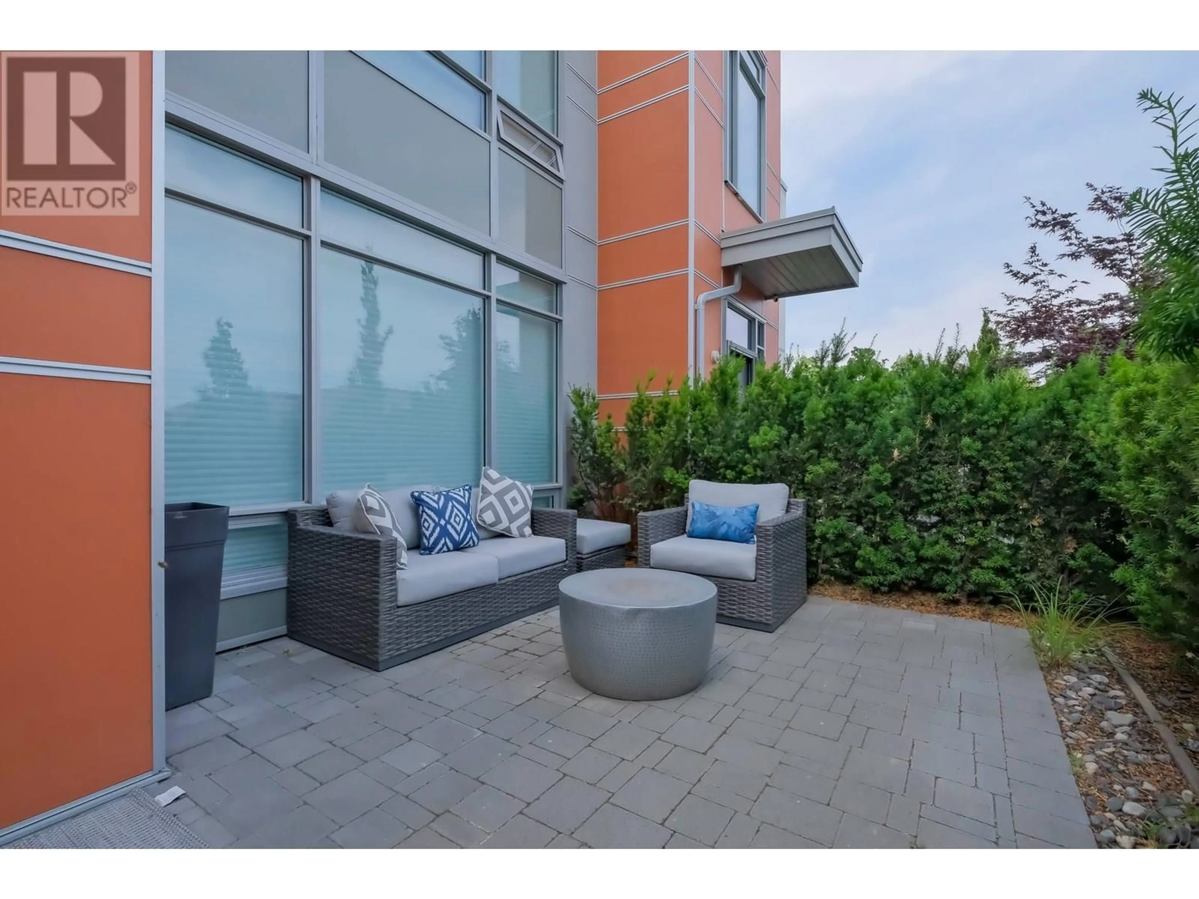 Patio, street for 106 - 1151 SUNSET DRIVE, Kelowna British Columbia V1Y0G2