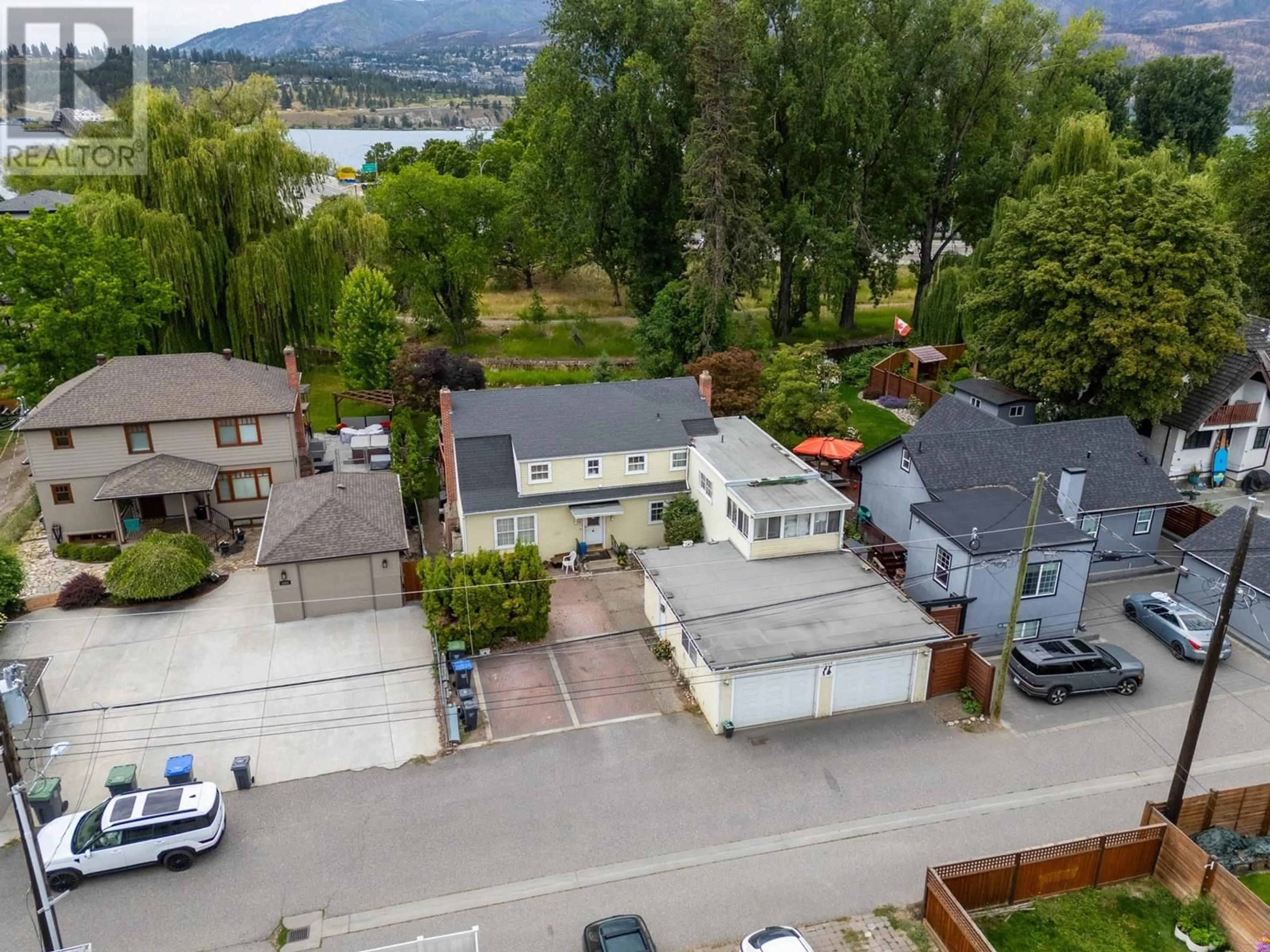 A pic from outside/outdoor area/front of a property/back of a property/a pic from drone, unknown for 1880 RIVERSIDE AVENUE, Kelowna British Columbia V1Y1A7