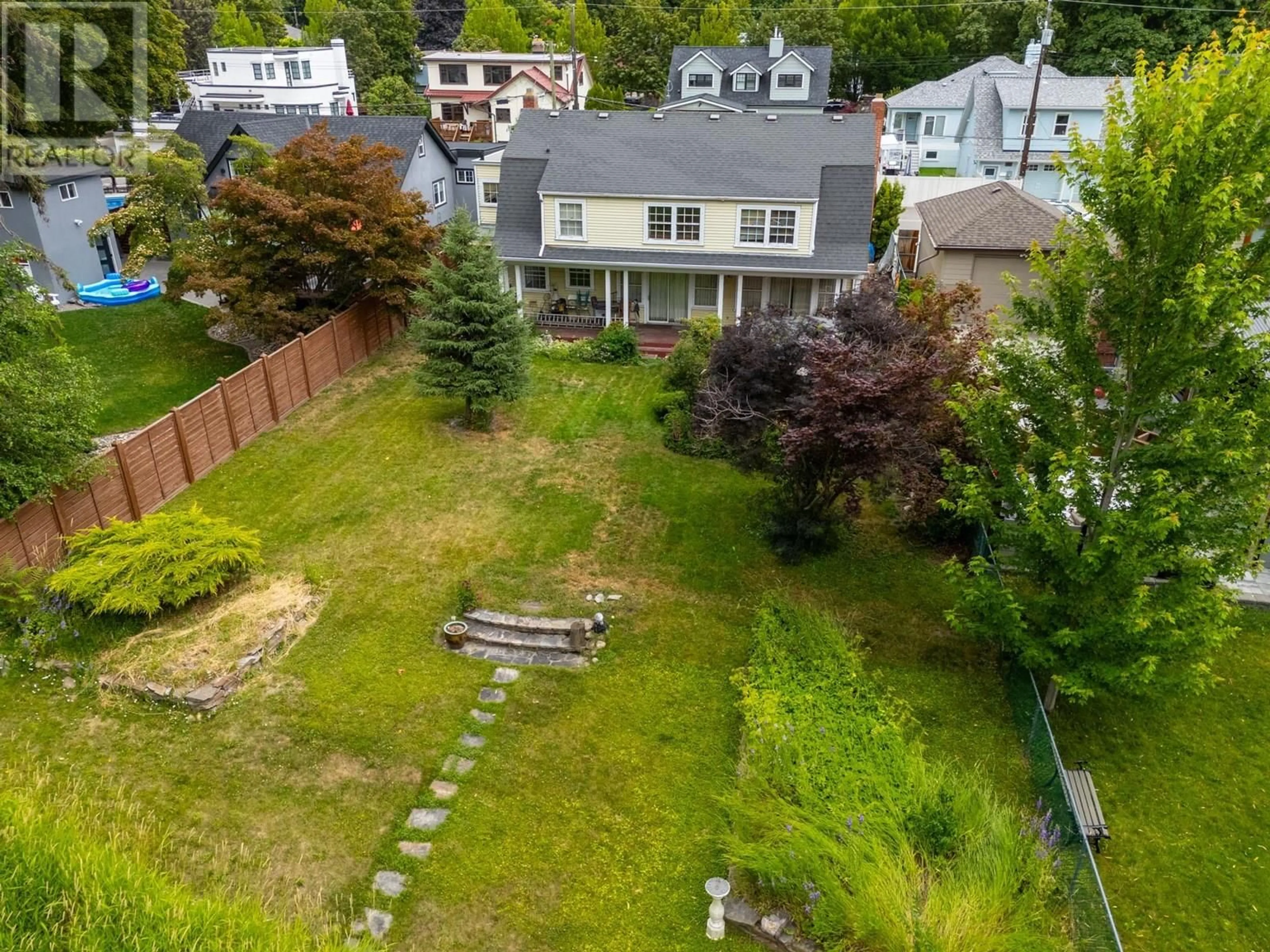 A pic from outside/outdoor area/front of a property/back of a property/a pic from drone, street for 1880 RIVERSIDE AVENUE, Kelowna British Columbia V1Y1A7
