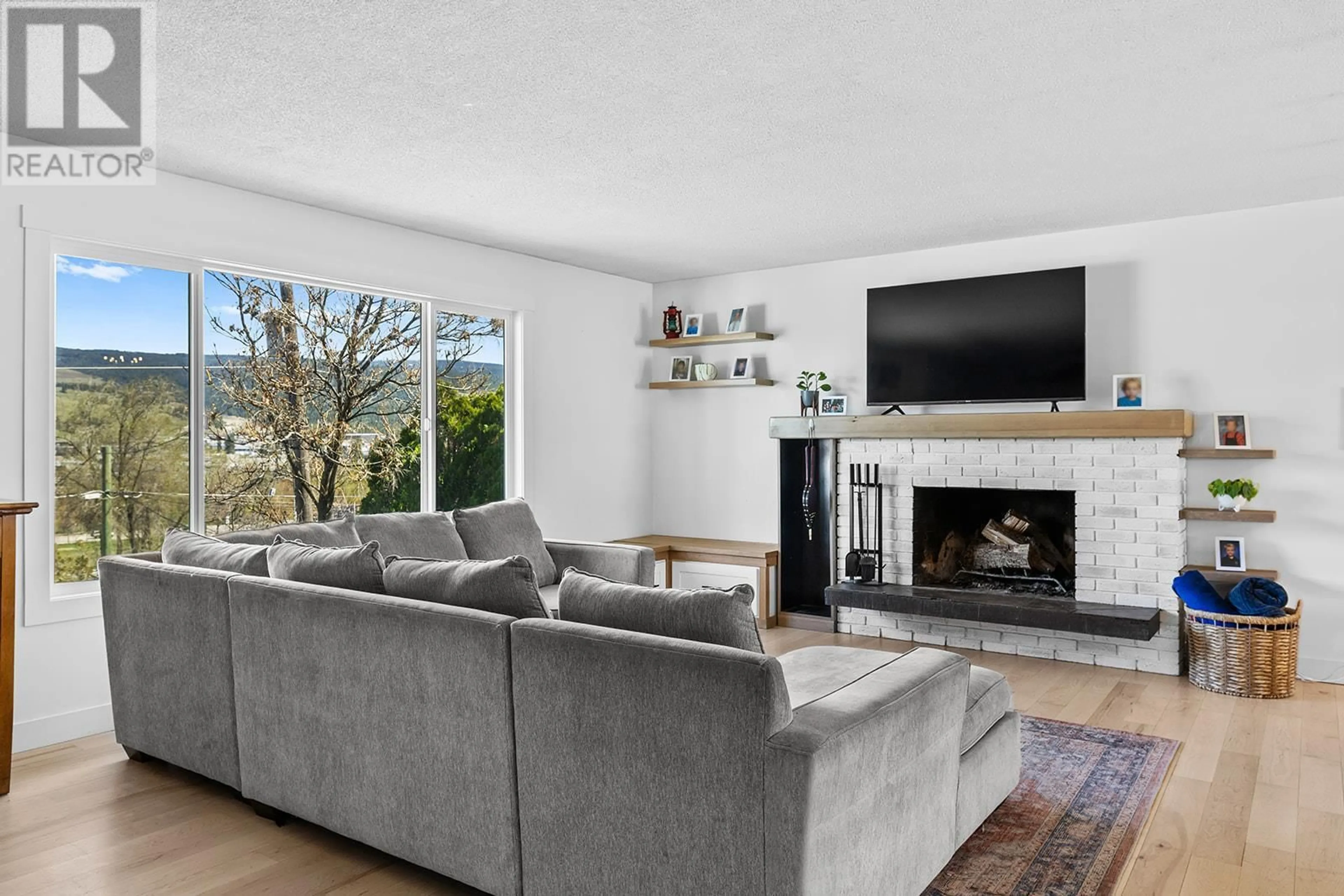 Living room with furniture, unknown for 9759 WINVIEW ROAD, Lake Country British Columbia V4V1L6