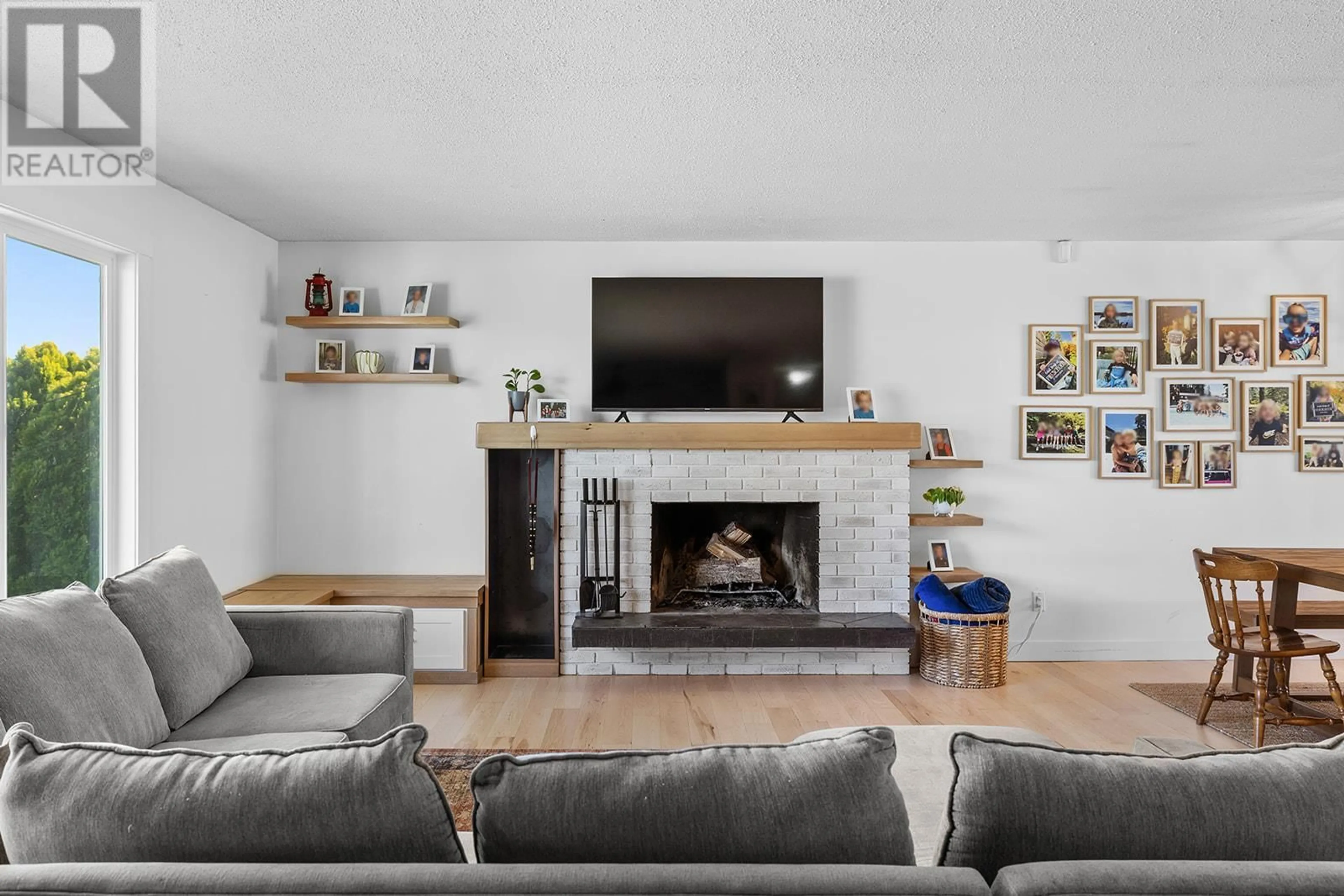 Living room with furniture, unknown for 9759 WINVIEW ROAD, Lake Country British Columbia V4V1L6