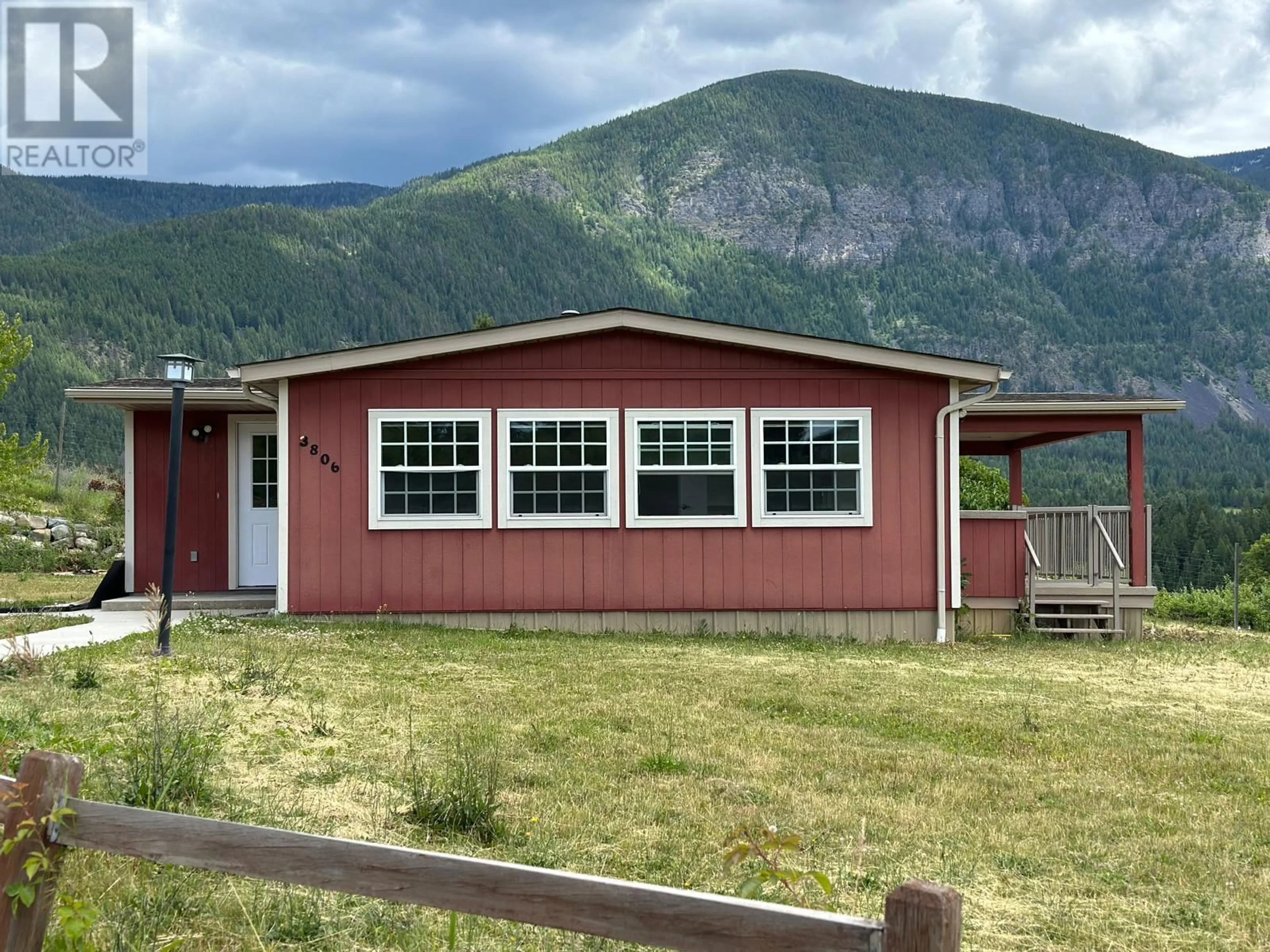 Home with vinyl exterior material, mountain view for 3806 38TH AVENUE, Creston British Columbia V0B1G1