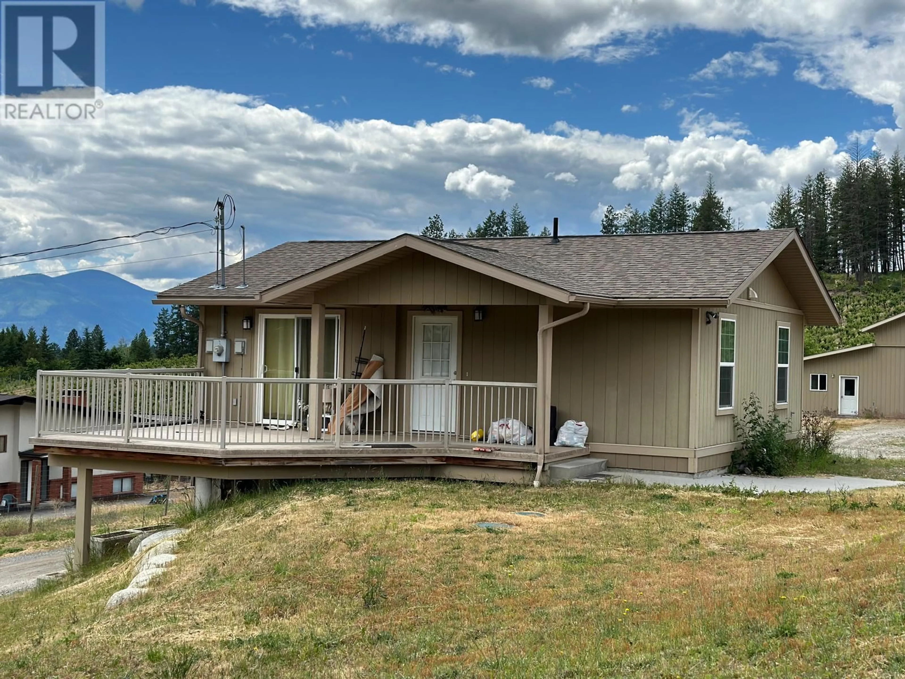 Home with vinyl exterior material, mountain view for 3806 38TH AVENUE, Creston British Columbia V0B1G1