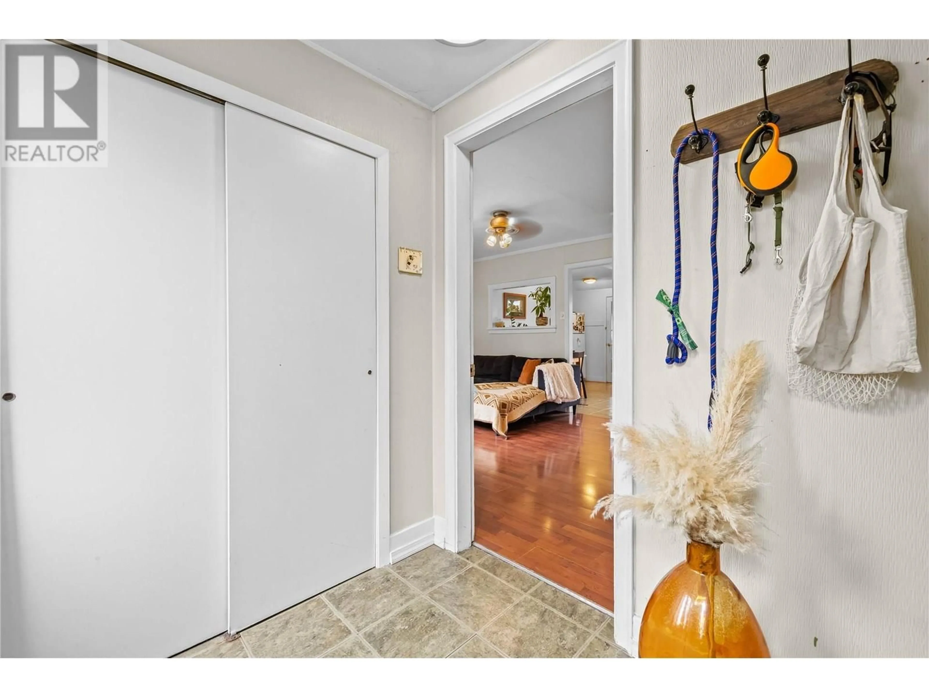 Indoor entryway for 773-775 MARTIN AVENUE, Kelowna British Columbia V1Y6V4