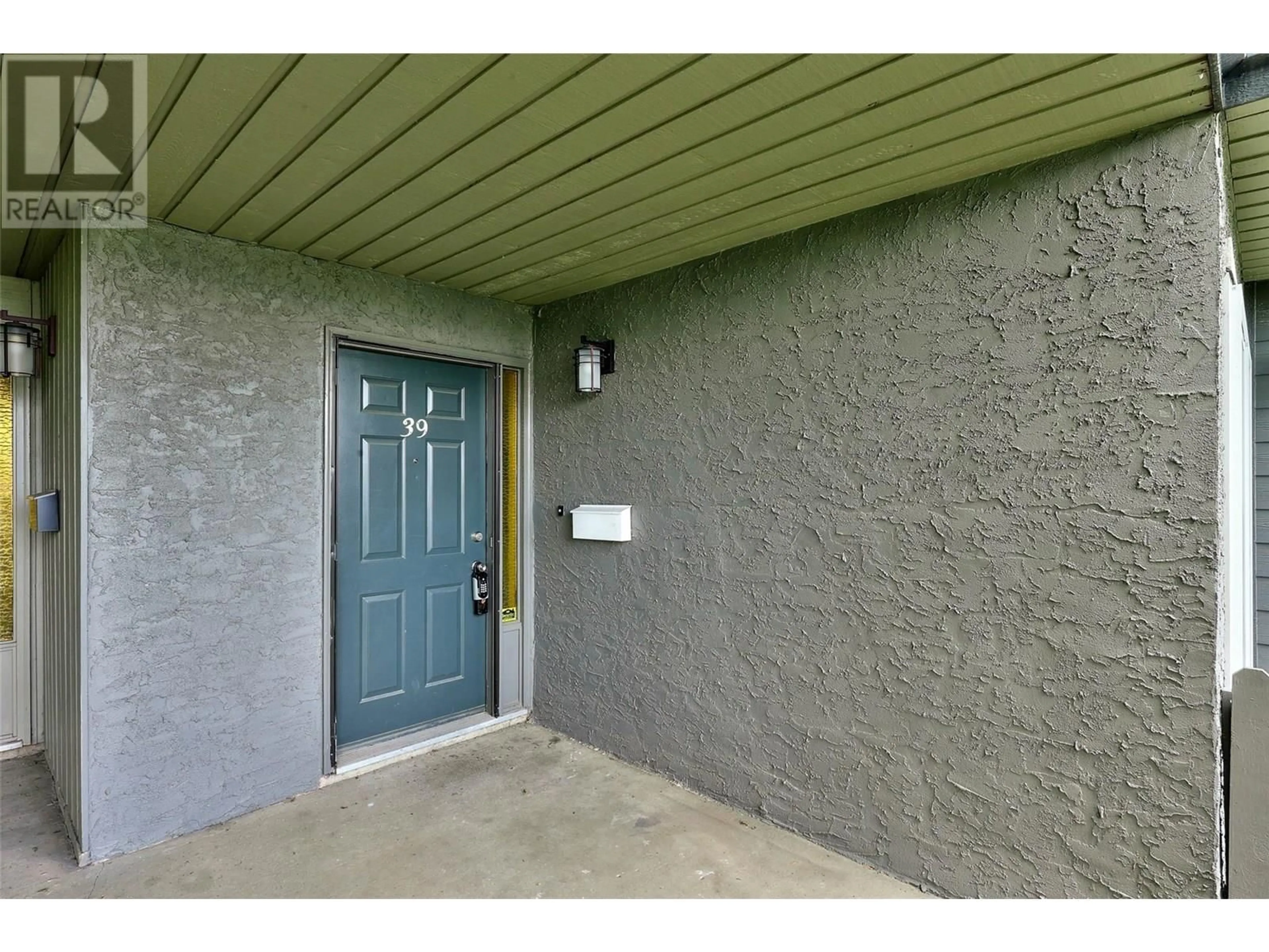 Indoor entryway for 39 - 1221 HUGH ALLAN DRIVE, Kamloops British Columbia V1S1M7