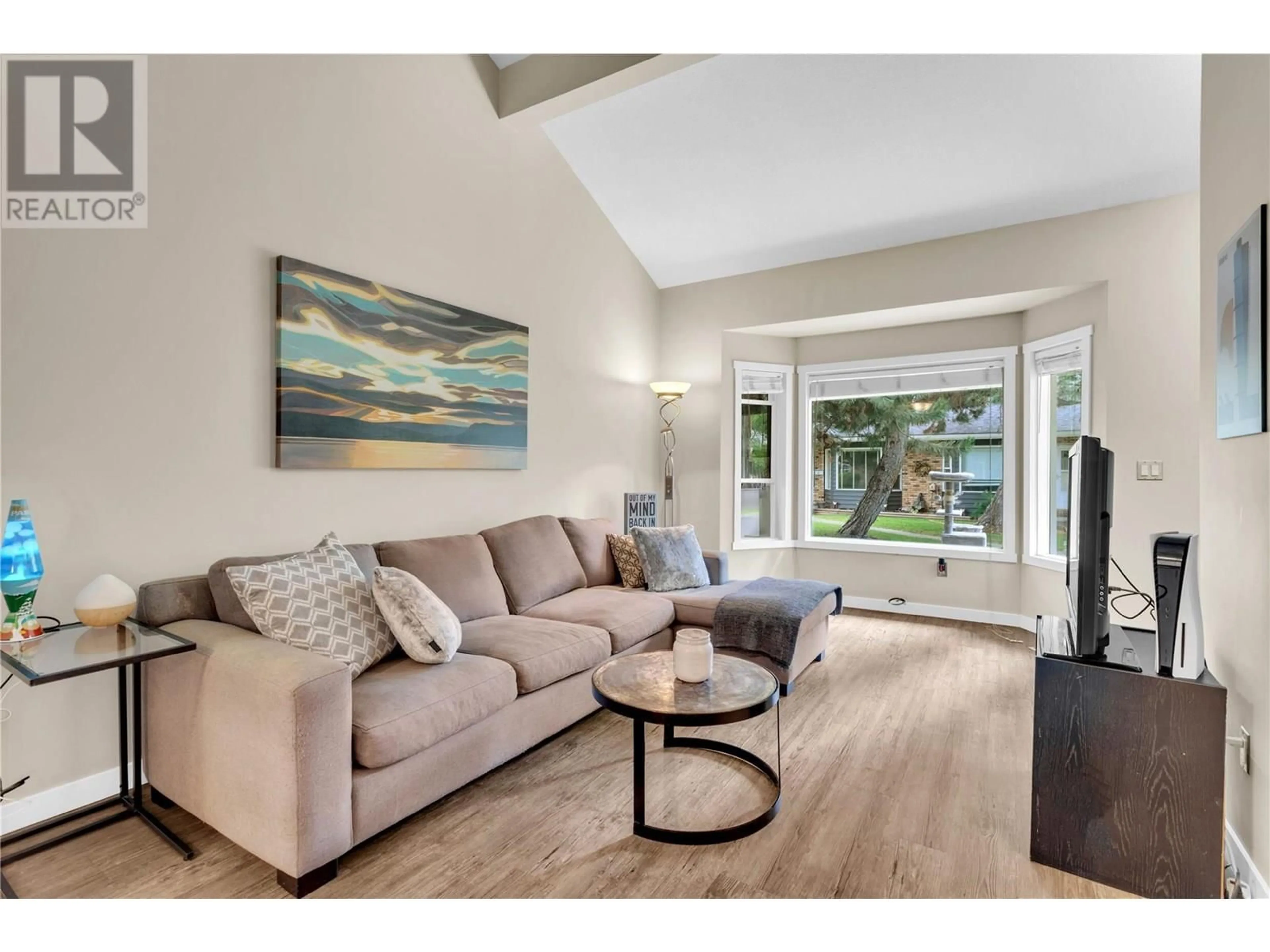 Living room with furniture, unknown for 209 - 3155 GORDON DRIVE, Kelowna British Columbia V1W3N5