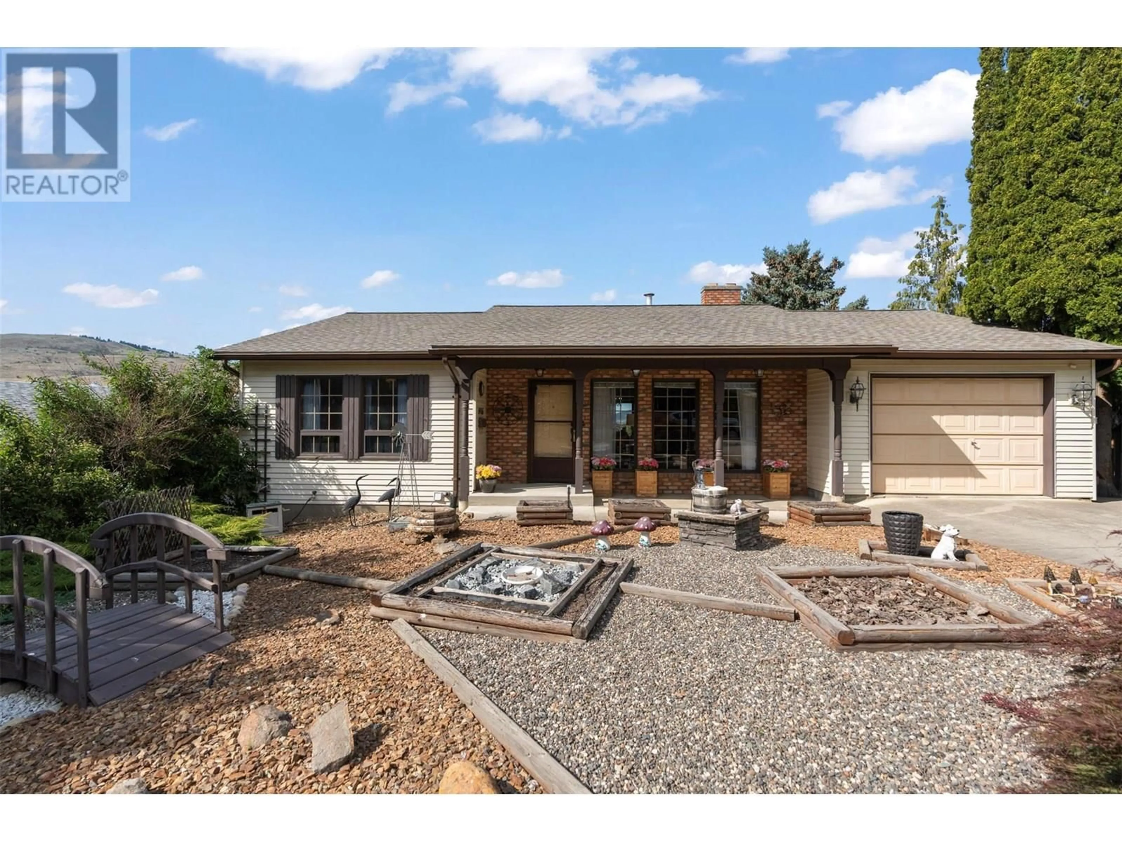 Home with vinyl exterior material, street for 3935 16 AVENUE, Vernon British Columbia V1T7K2