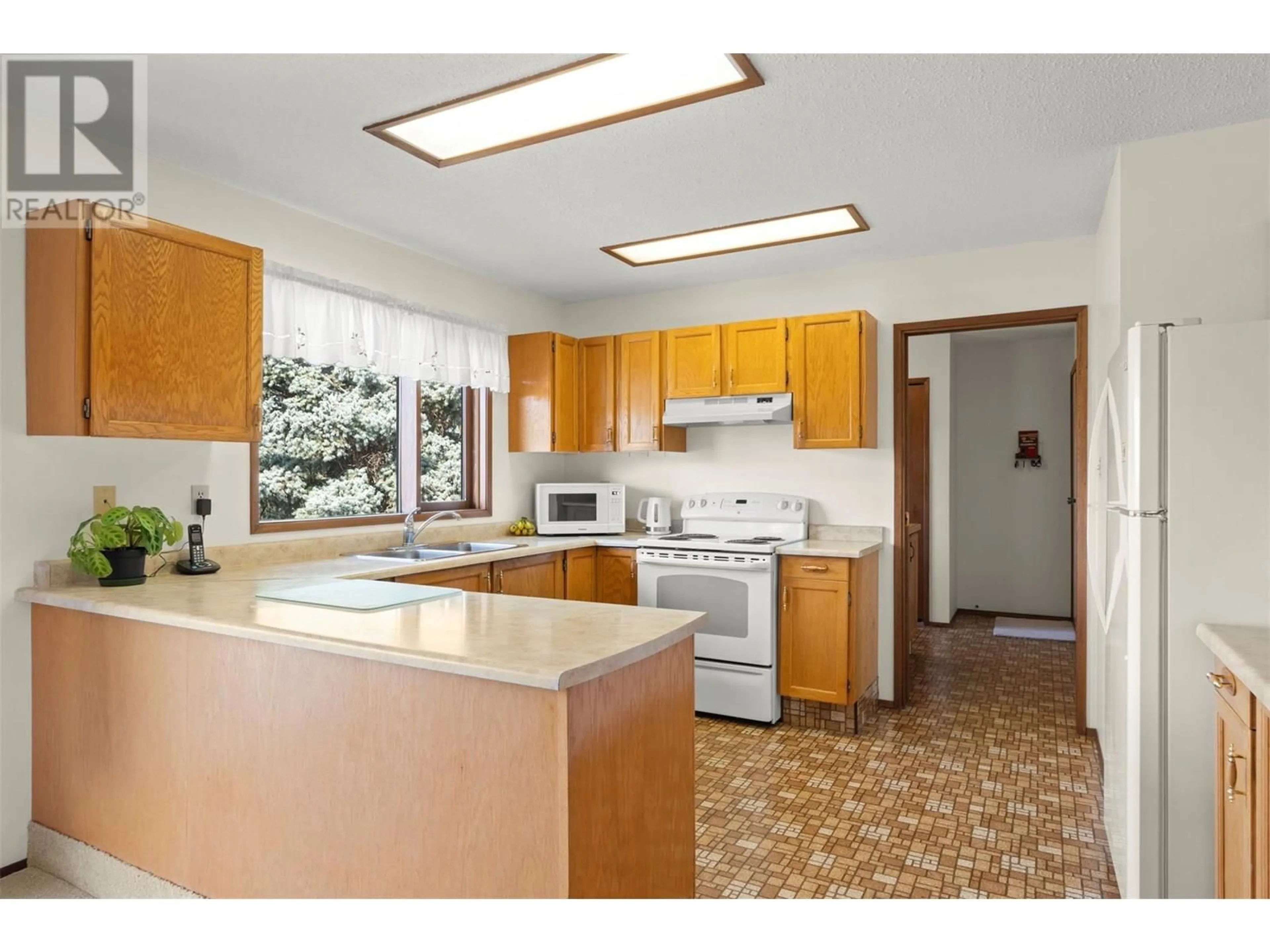 Standard kitchen, unknown for 3935 16 AVENUE, Vernon British Columbia V1T7K2