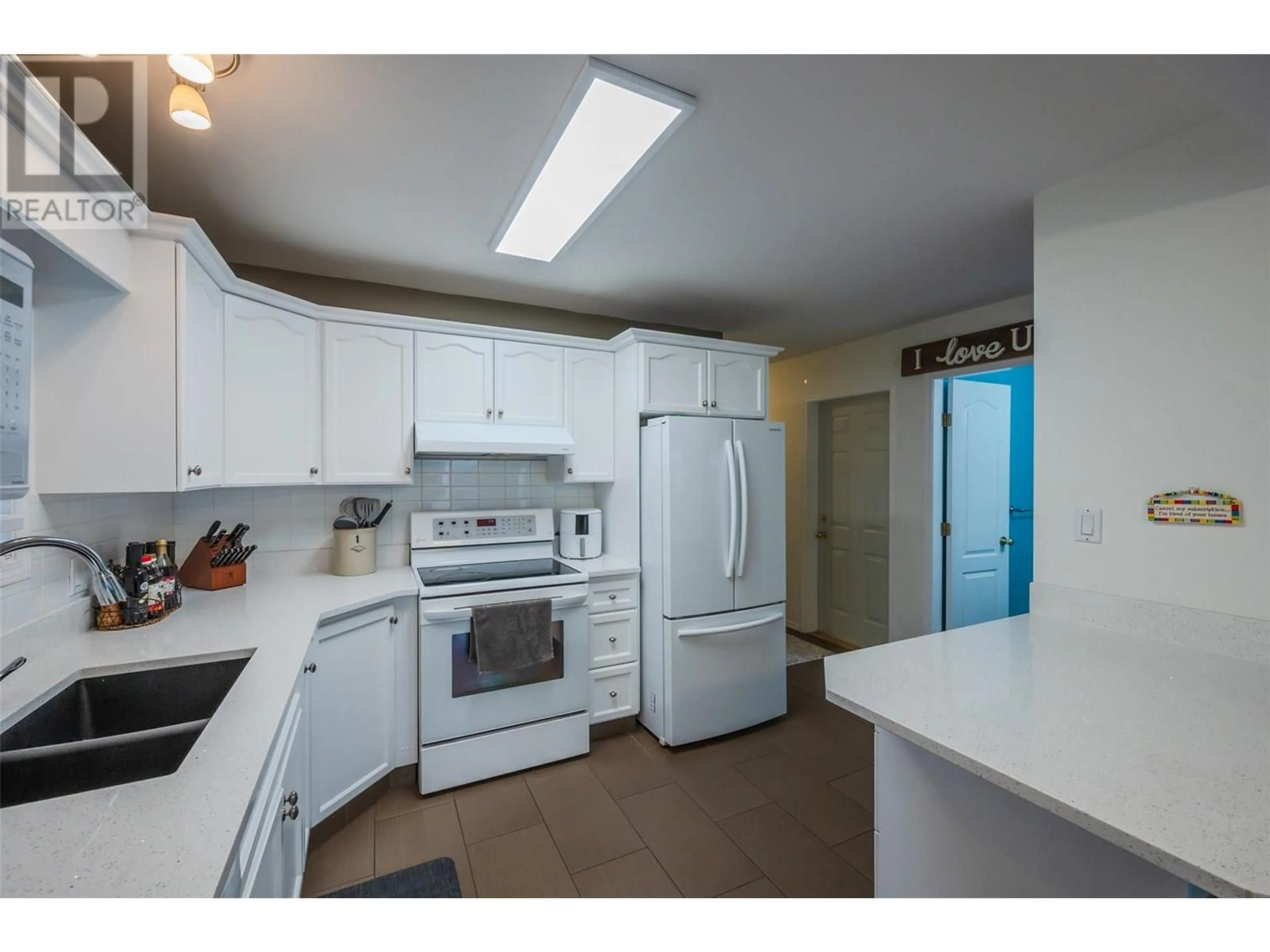 Standard kitchen, unknown for 1 - 3462 SOUTH MAIN STREET, Penticton British Columbia V2a5J6